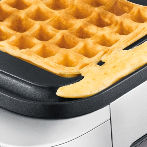 Breville The Smart Waffle 4 Slice Stainless Steel Waffle Maker (BWM640BSS) - Perfect for Family Breakfast, Brunch & Holiday Gatherings