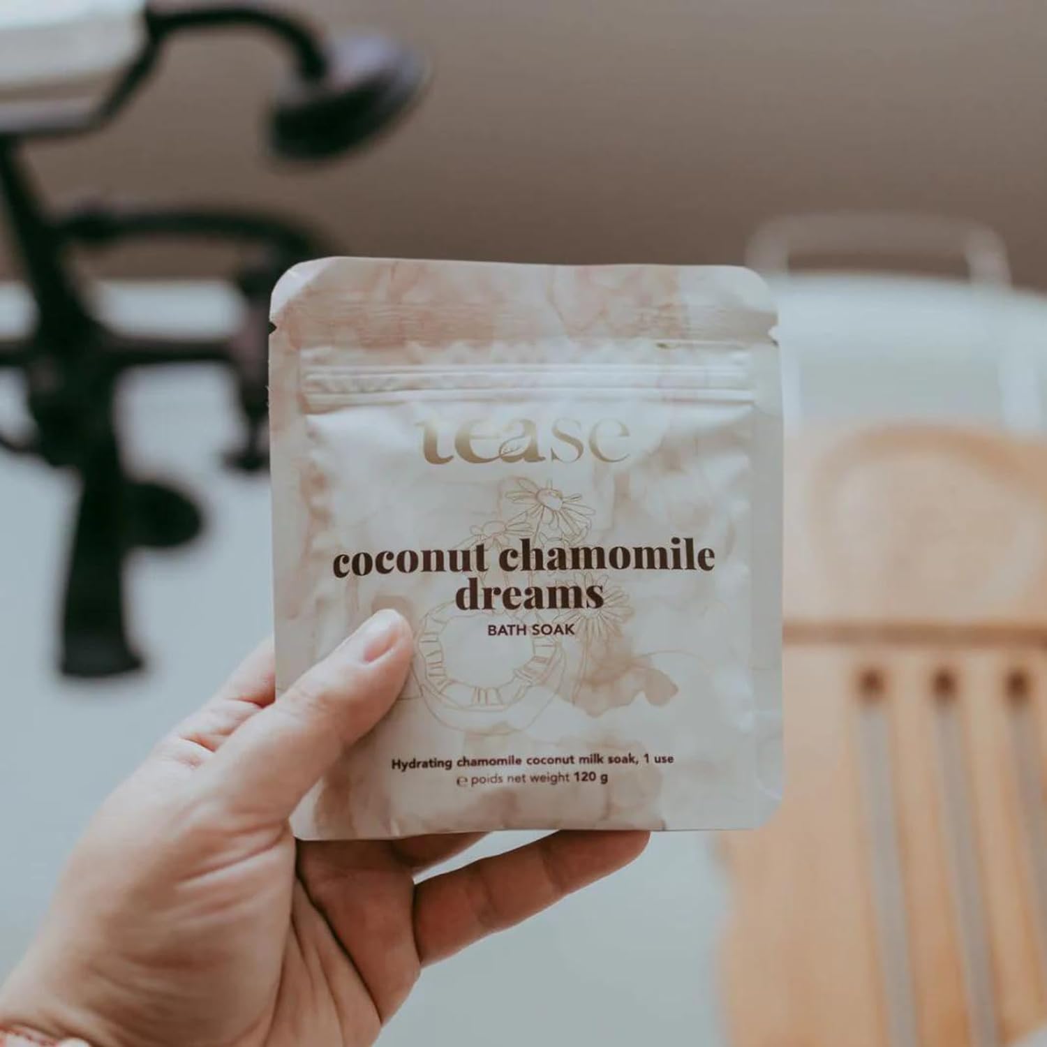 Tease Tea Coconut Chamomile Dreams Bath Soak - Luxury Spa Epsom Salt for Moisturizing & Softening Skin | Bubble Bath with Essential Oils & Organic Egyptian Chamomile Flowers (600g) - Perfect for Post-Workout Relaxation & Self-Care Evenings