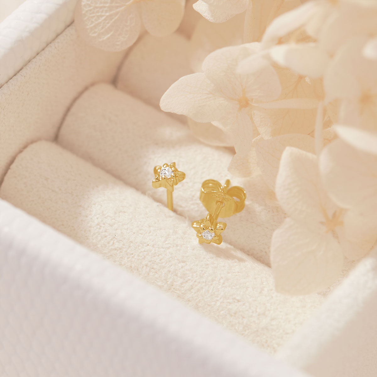 Dainty Gold Star Stud Earrings for Women - Minimalist Elegant Jewelry for Daily Wear & Special Occasions