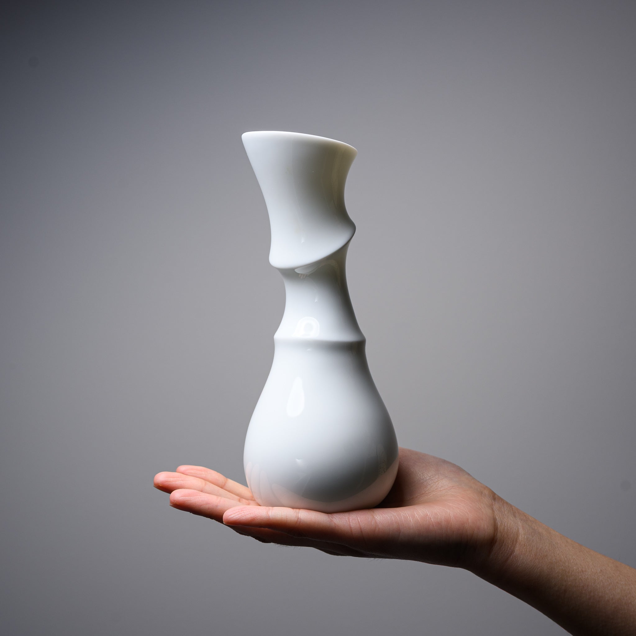Modern White Porcelain Chiku Bamboo Vase - Elegant Japanese Futafushi Style Home Decor for Living Room, Dining Table & Wedding Centerpieces
