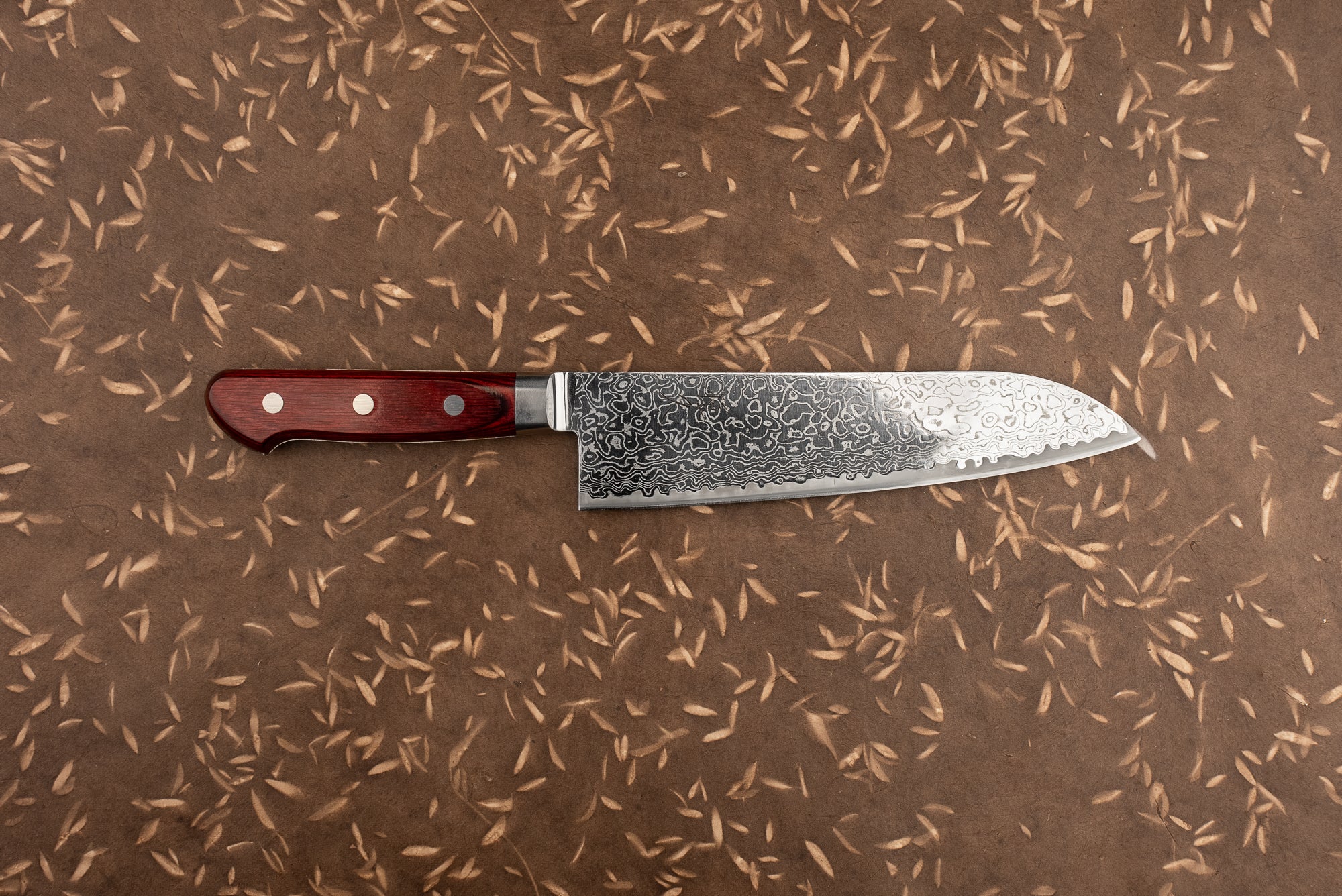 Premium Tsunehisa AUS10 Roku Damascus Red Western Santoku Knife 180mm - Professional Japanese Kitchen Knife for Slicing, Dicing & Chopping Vegetables, Meat & Fish