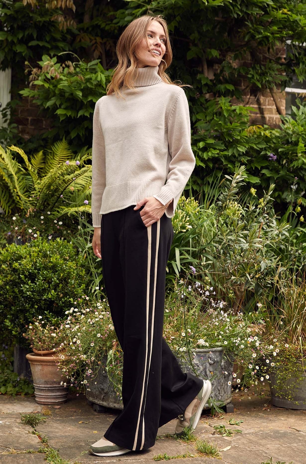 Premium Merino Wool Roll Neck Sweater for Men & Women - Soft & Warm Oat/Cream Knit Pullover - Perfect for Winter, Fall & Outdoor Activities