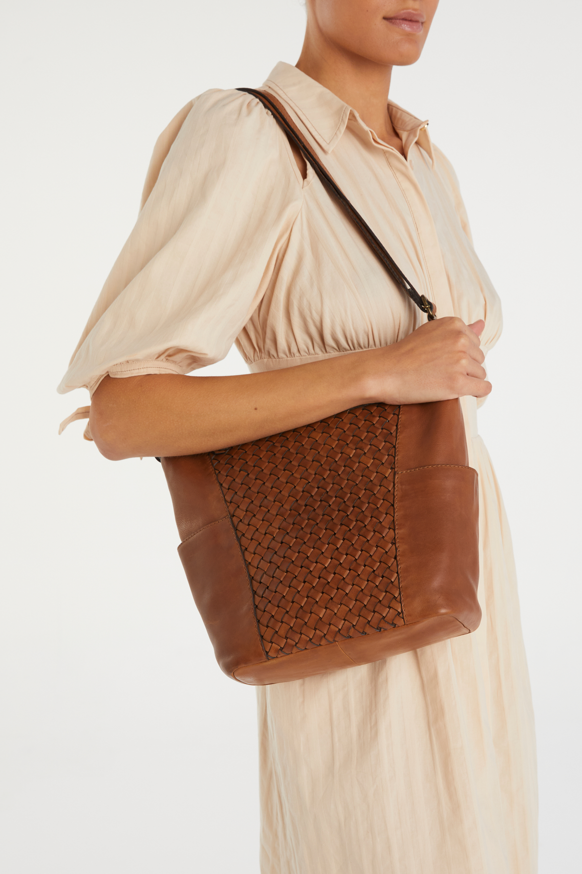 Stylish Palma Leather Weave Bucket Bag for Women - Fashionable Handmade Crossbody Purse | Perfect for Travel, Shopping & Everyday Use