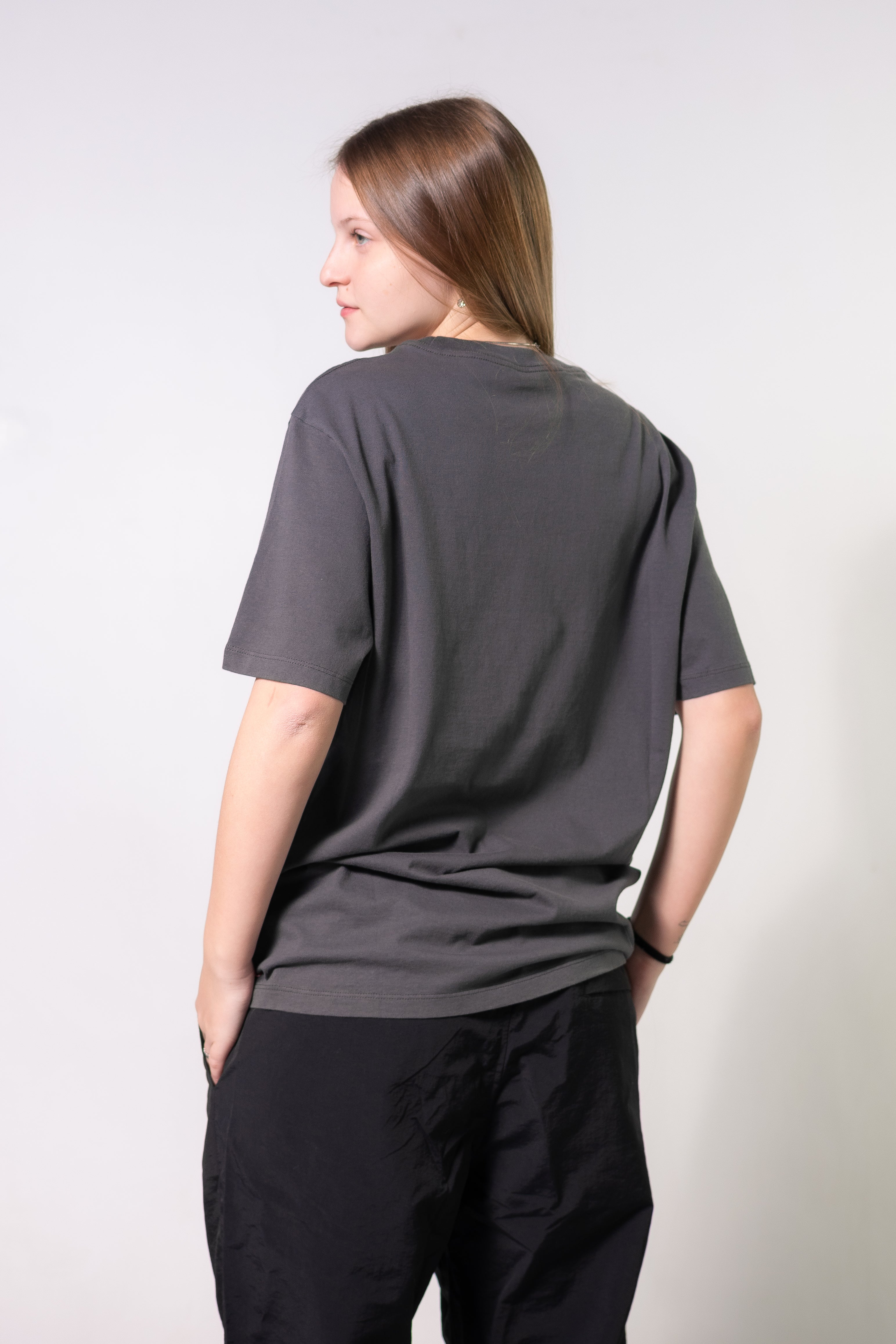 Levi's Unisex Graphic T-Shirt - Black & Oyster Gray Crew Neck Tee for Men & Women | Casual Wear, Street Style & Everyday Outfits