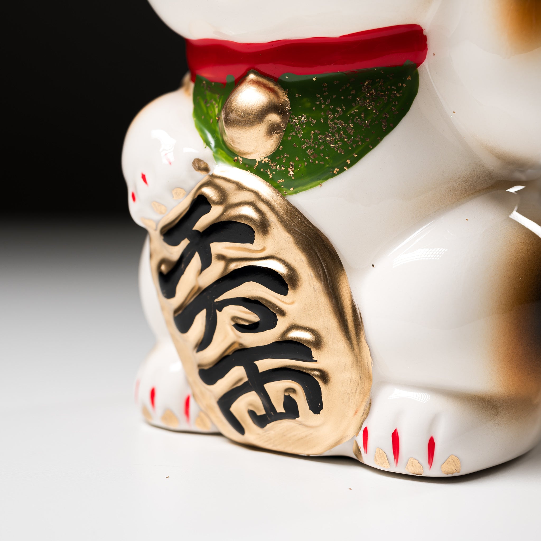 Tokoname Ware Lucky Cat Ornament - 17cm Left Hand Ceramic Maneki Neko for Home Decor, Office Desk & Japanese Culture Lovers