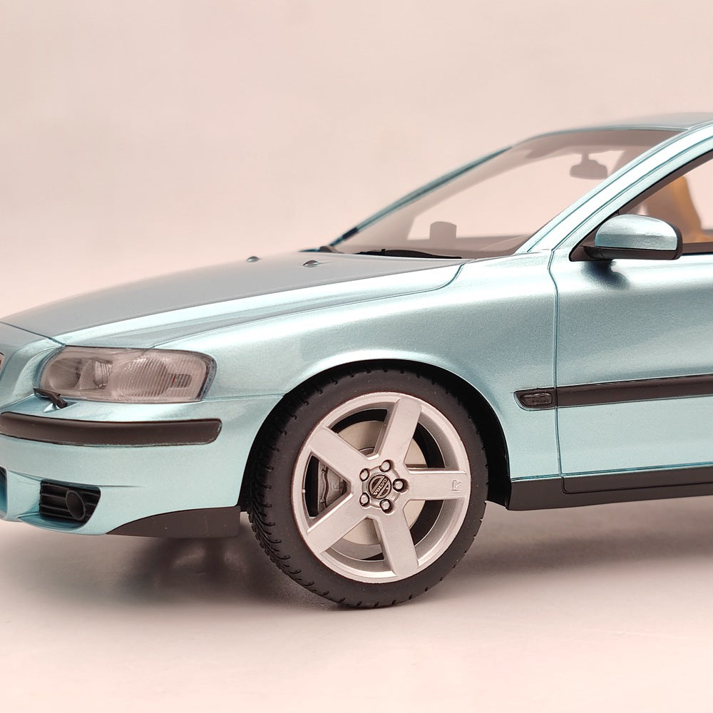 1/18 Scale Volvo S60 R 2003 Limited Edition Resin Model Car - DNA Collectibles DNA000104 - Green Diecast Toy for Collectors & Gift for Car Enthusiasts (Perfect for Display, Home Decor, and Car Model Collections)