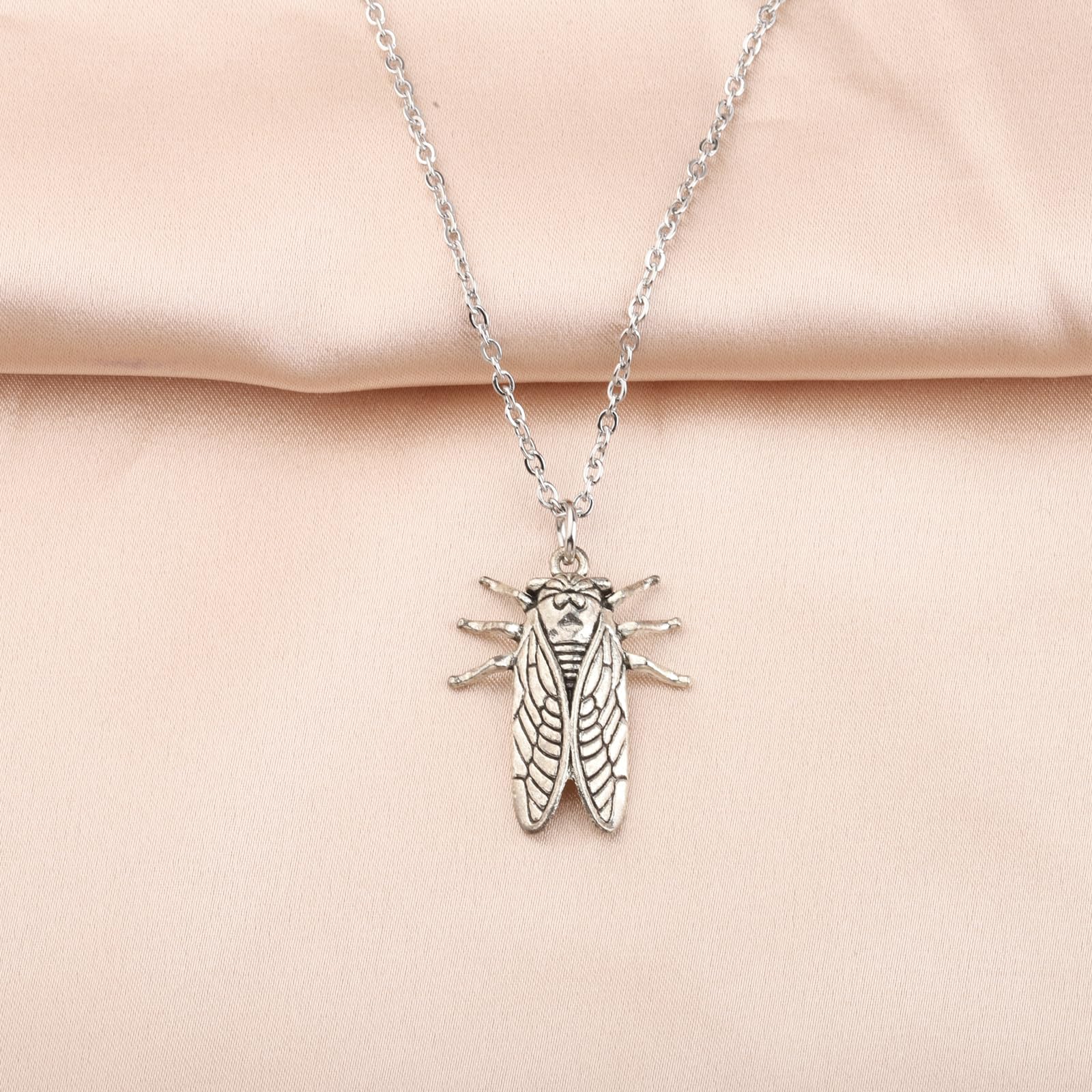 WSNANG Cicada Necklace - Elegant Insect Pendant Jewelry for Women - Unique Gift for Nature Lovers - Perfect for Outdoor Adventures, Boho Fashion & Special Occasions