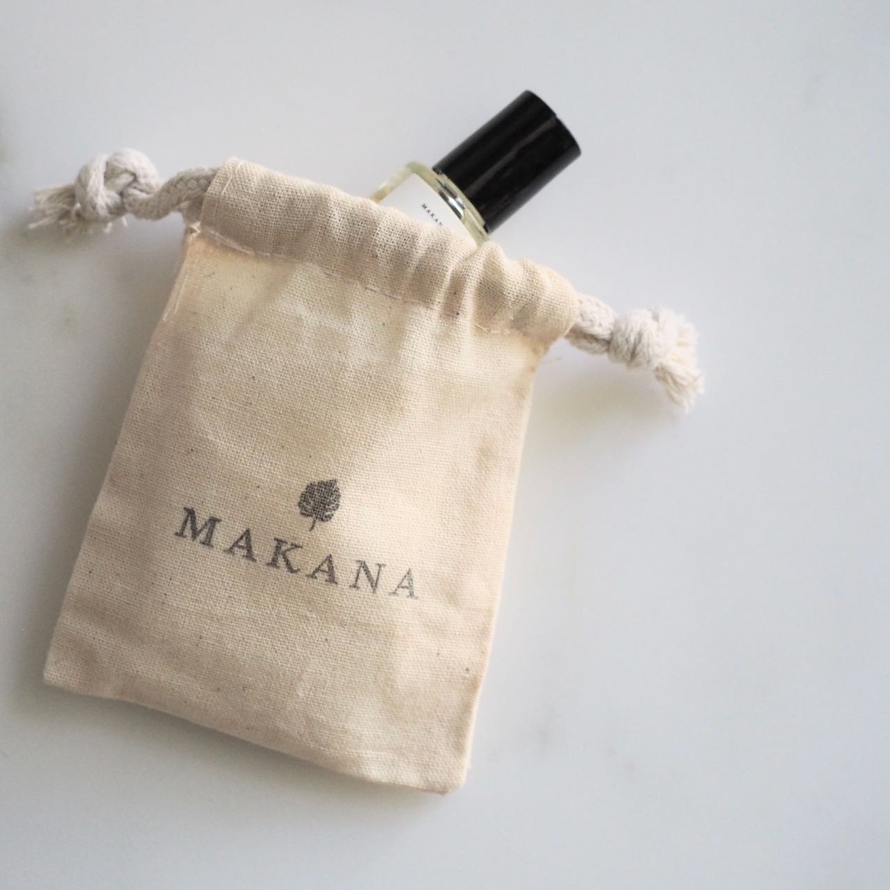 Amber Tarragon Roll On Perfume Oil - 4.5ml Travel Size Fragrance in Cotton Pouch | Natural Aromatherapy for Women & Men | Perfect for Daily Use, Office, Date Night & Gifts