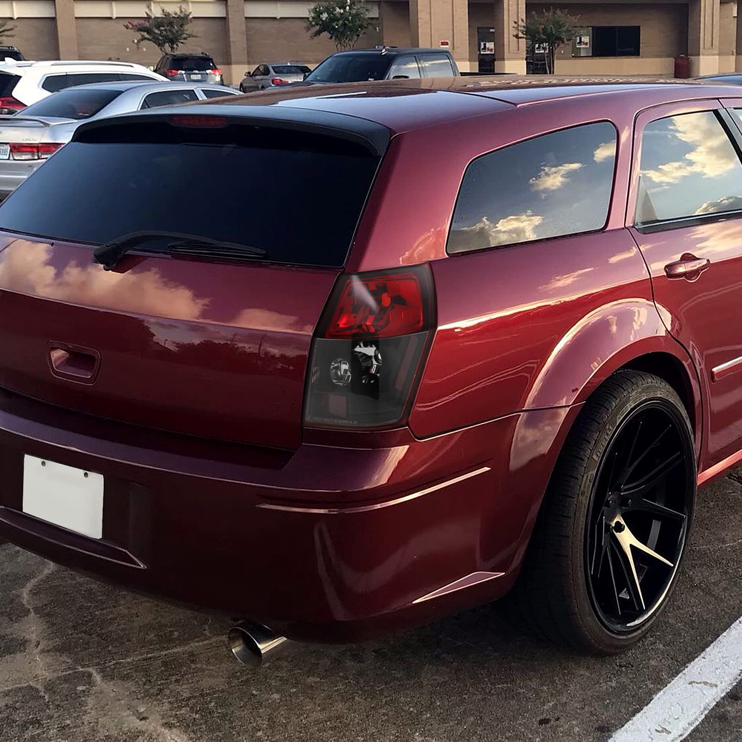 Spec-D Tuning Black Housing Red/Clear Lens Tail Lights for 2005-2008 Dodge Magnum - Left & Right Pair Assembly - Perfect for Car Customization & Nighttime Safety