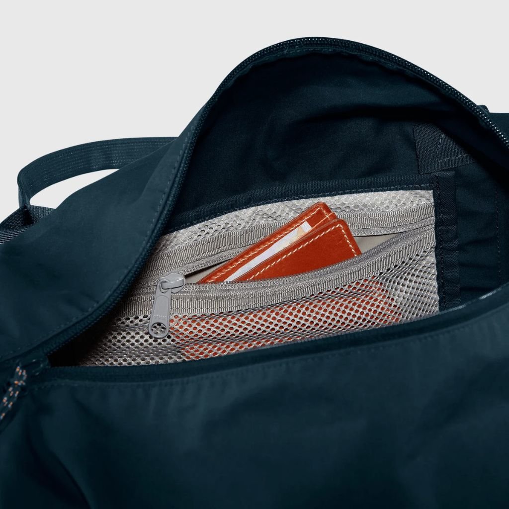 Fjallraven Vardag 30L Duffel Bag - Waterproof Travel Duffel for Men & Women, Weekender Overnight Bag with Shoulder Strap - Perfect for Gym, Camping, Hiking & Weekend Trips (Deep Forest Green)