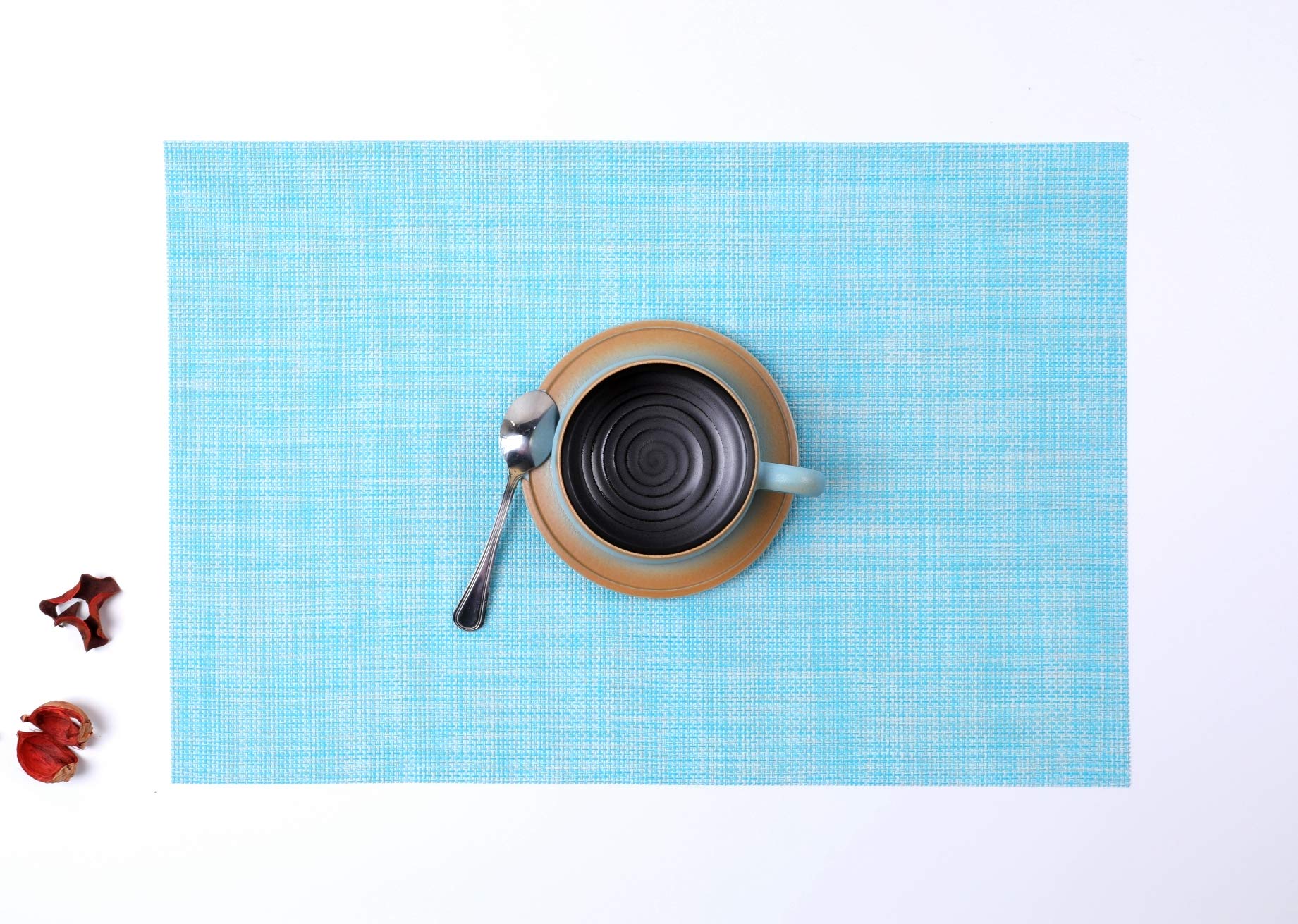 SUNSHINE FASHION Heat-Resistant PVC Placemats Set of 4 - Washable Dining Table Mats for Kitchen, Home & Restaurant Use - Perfect for Everyday Meals, Dinner Parties & Holiday Gatherings