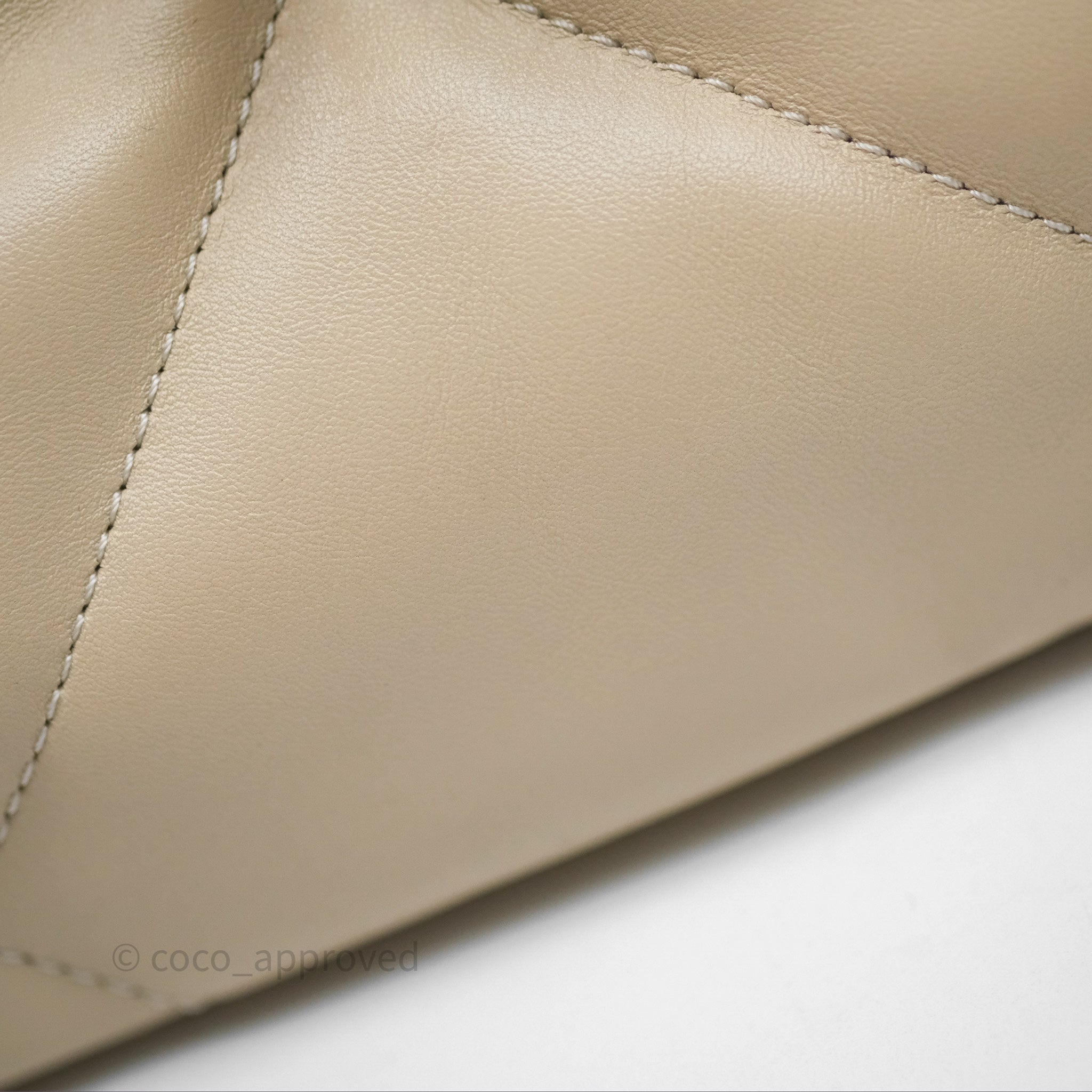 Chanel 19 Medium Flap Bag in Beige with Mixed Hardware - Luxury Designer Handbag for Women, Perfect for Work, Travel & Special Occasions