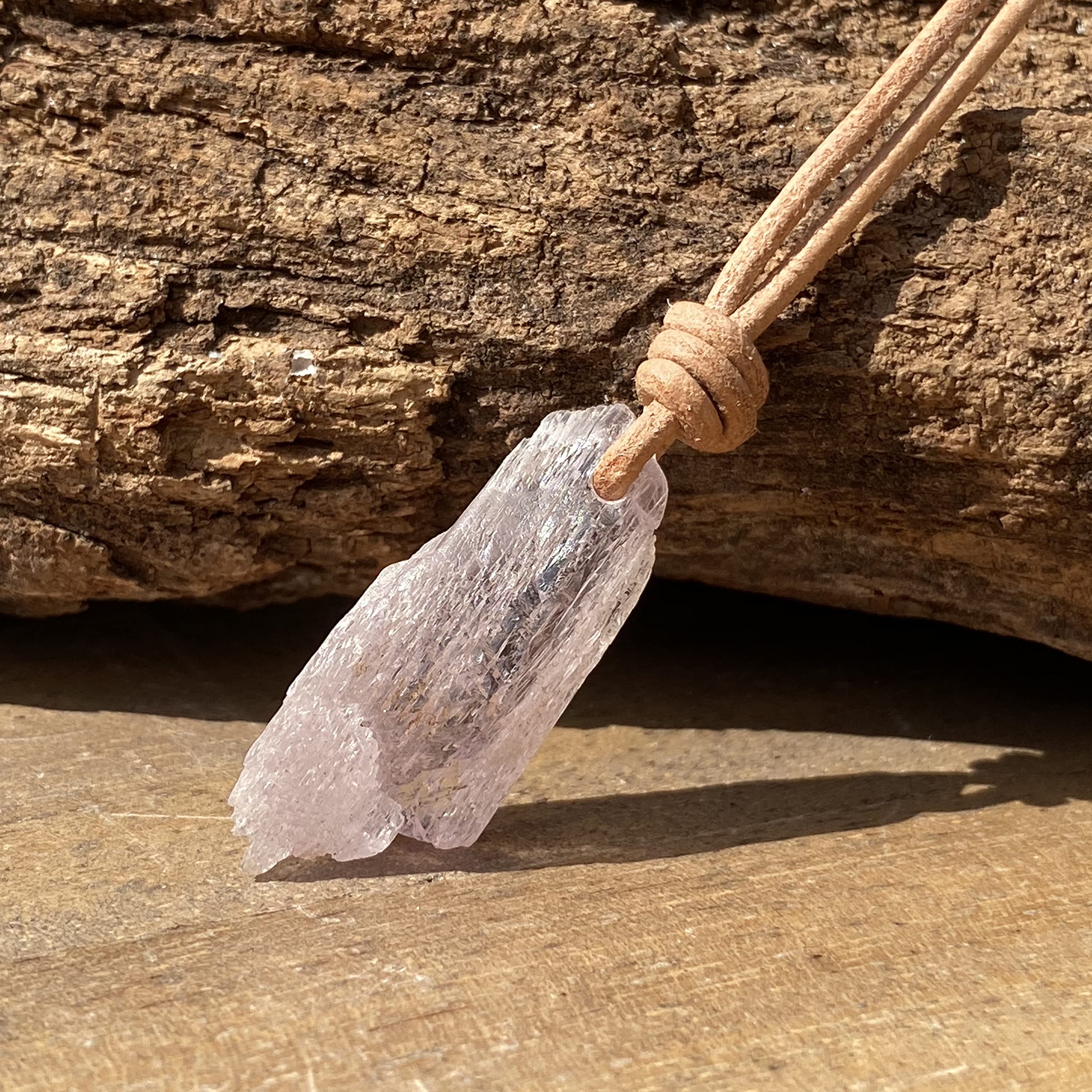 Kunzite Healing Crystal Necklace for Women & Men - Natural Raw Gemstone Jewelry, Anxiety Relief & Calming Stone, Boho Choker Pendant, Spiritual Gift for Her & Him | Perfect for Meditation, Yoga & Stress Relief