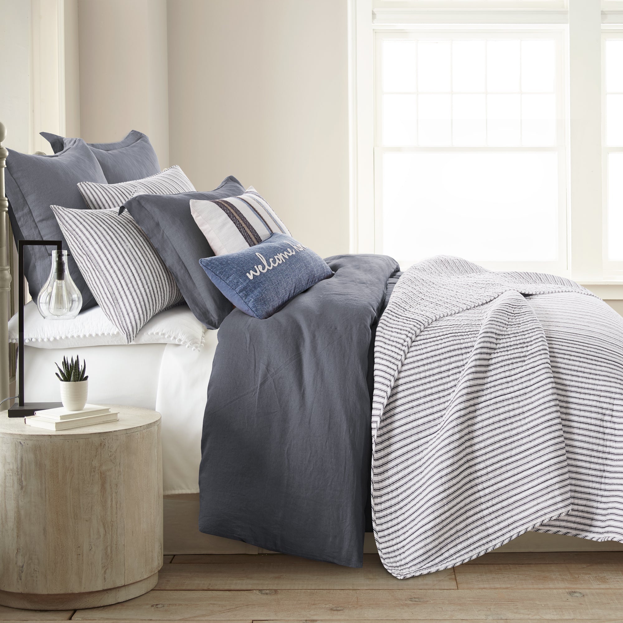 Premium Tobago Stripe Charcoal Quilt Set - Queen Size Bedding with Matching Pillowcases - Soft & Breathable for All-Season Comfort - Perfect for Master Bedroom, Guest Room & Vacation Homes