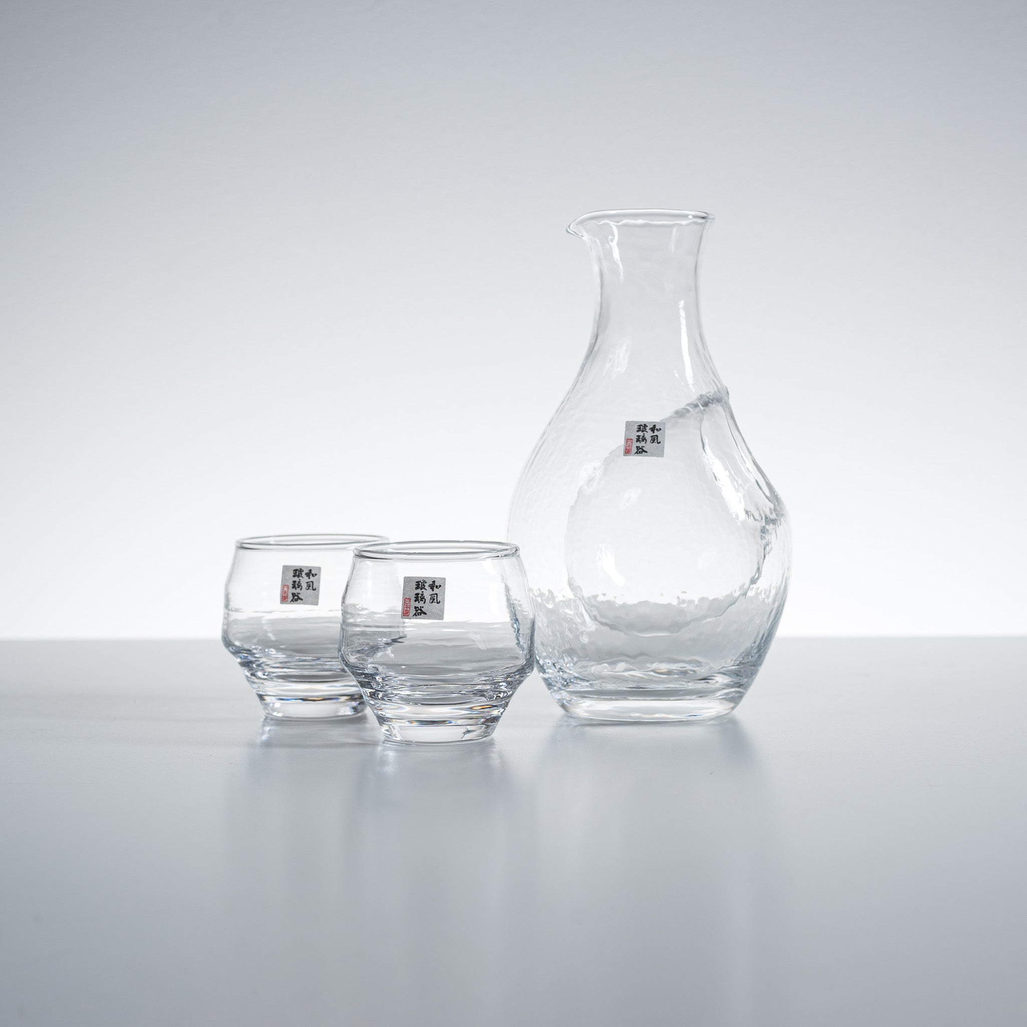 Premium Transparent Cold Sake Set - 1 Glass Jug with 2 Matching Cups | Japanese Chilled Sake Serving Kit for Dinner Parties, Gifts & Home Bars