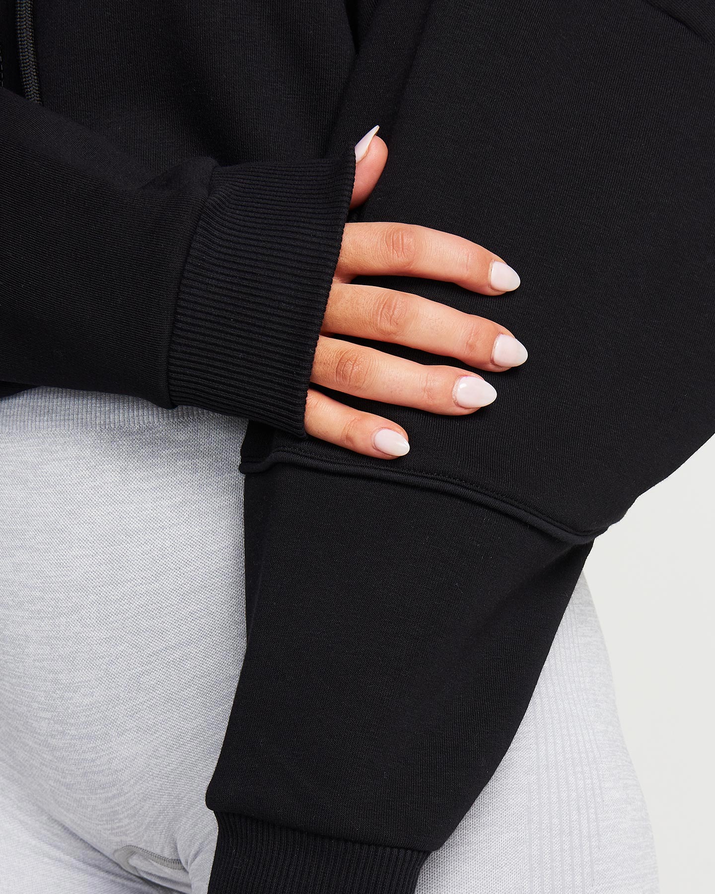 Classic Black Zip-Up Crop Hoodie for Women - Stylish & Comfortable for Casual Wear, Gym, and Outdoor Activities