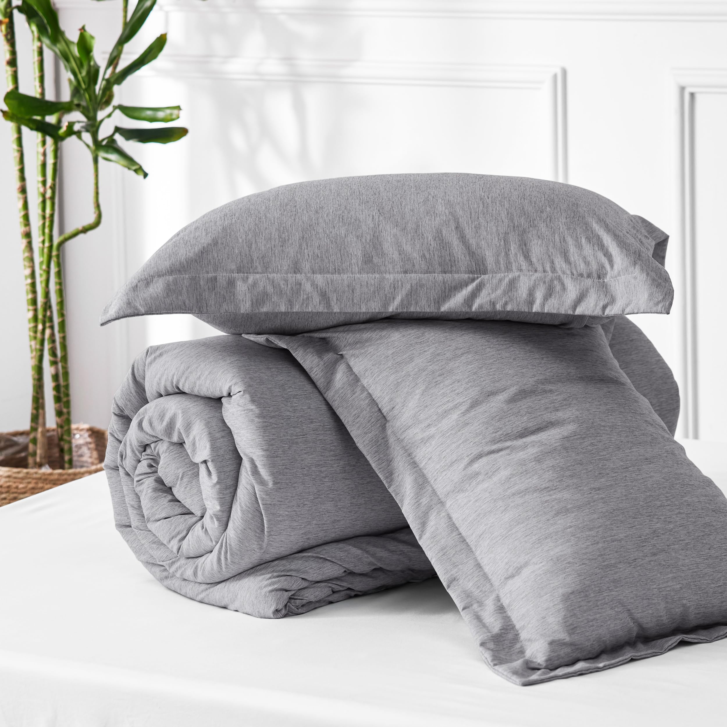 Bedsure Queen Comforter Set - Dark Grey All-Season Soft Comforter (90