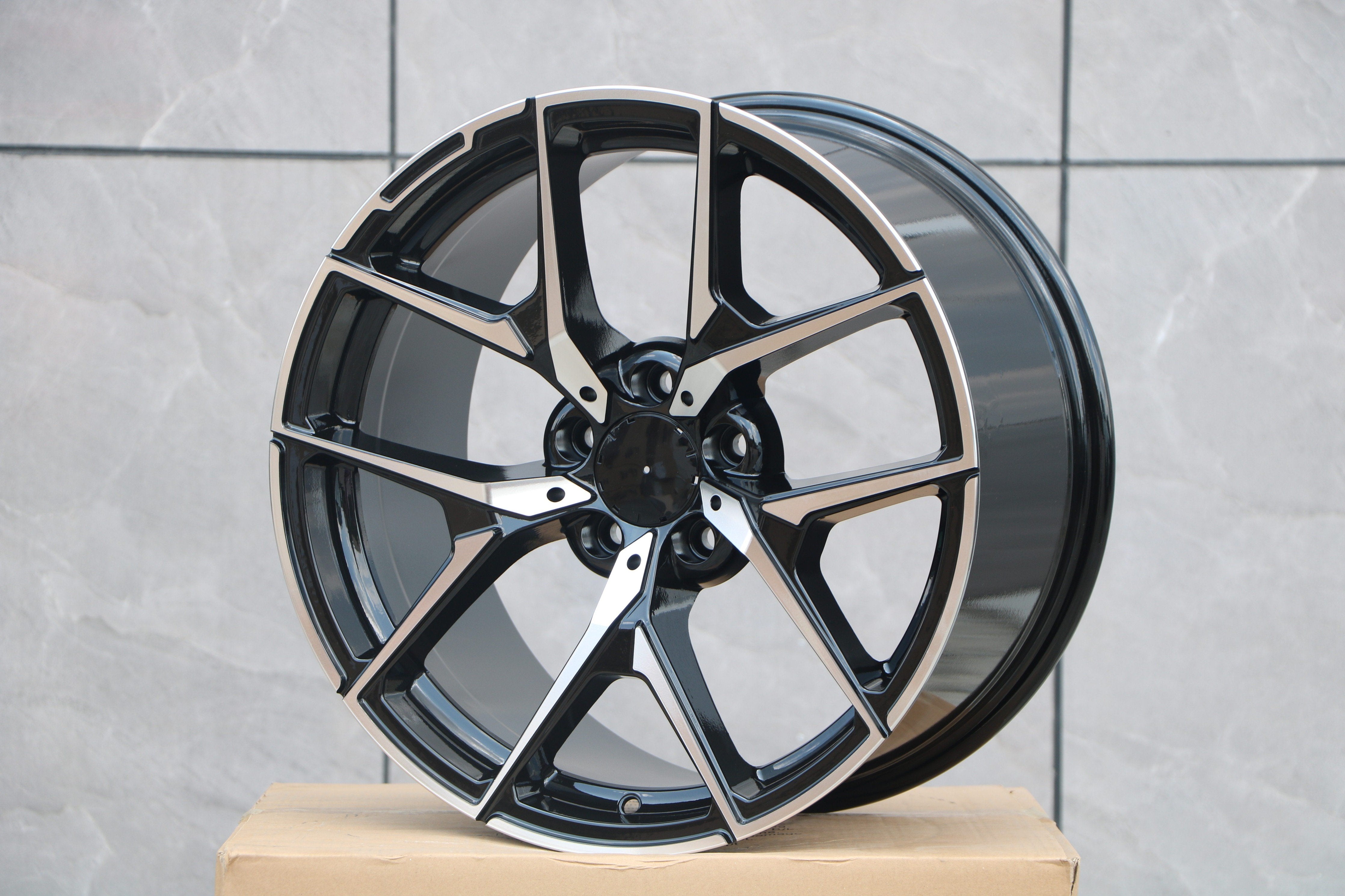 18-Inch Spoke Style Alloy Wheels for Mercedes Benz C207 C250 C300 C350 CLA250 E350 GLC300 GLC350 - Perfect Upgrade for Luxury Sedans & SUVs