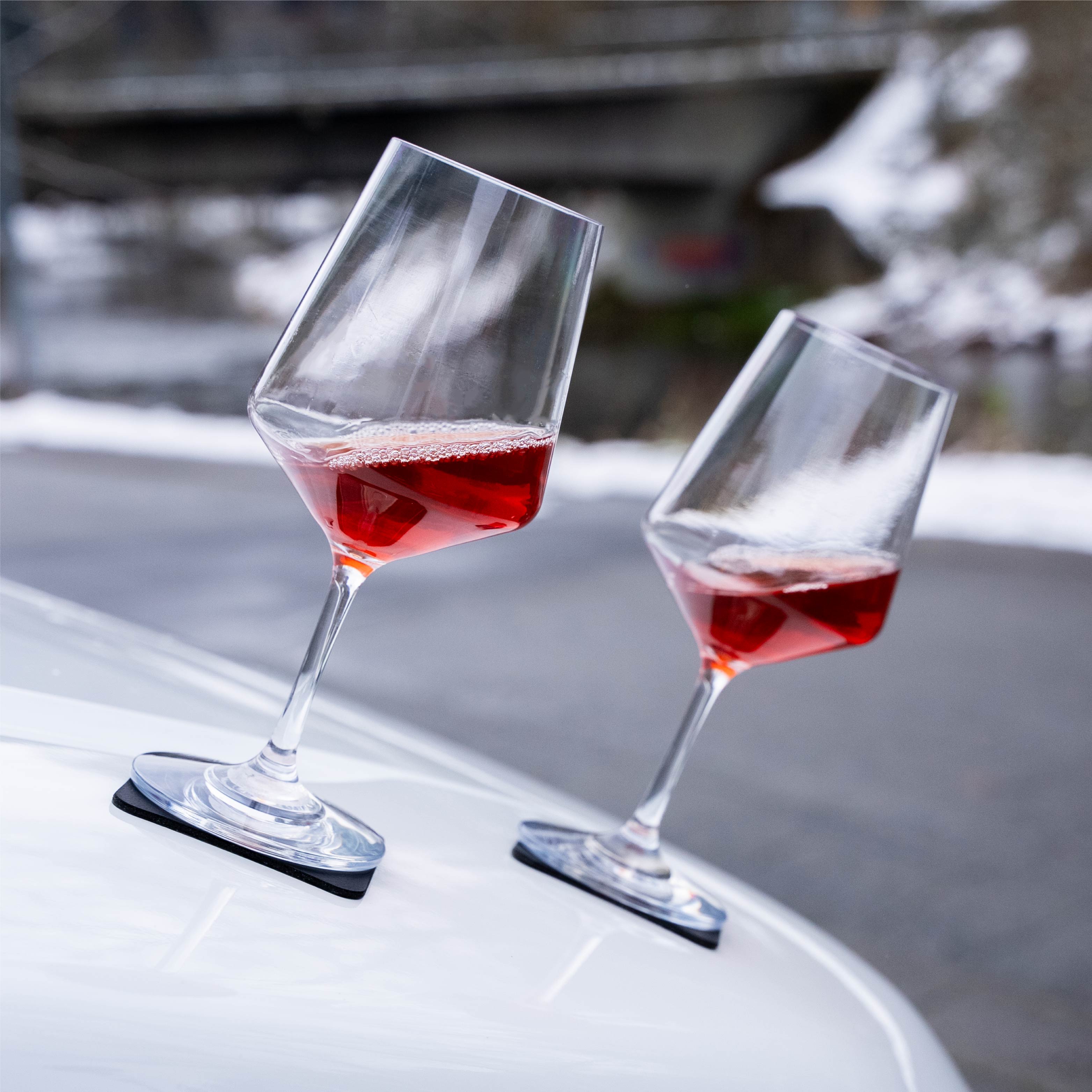Premium Magnetic Plastic Wine Glasses Set - Shatterproof & Dishwasher Safe - Perfect for Outdoor Parties, Picnics, and Beach Vacations