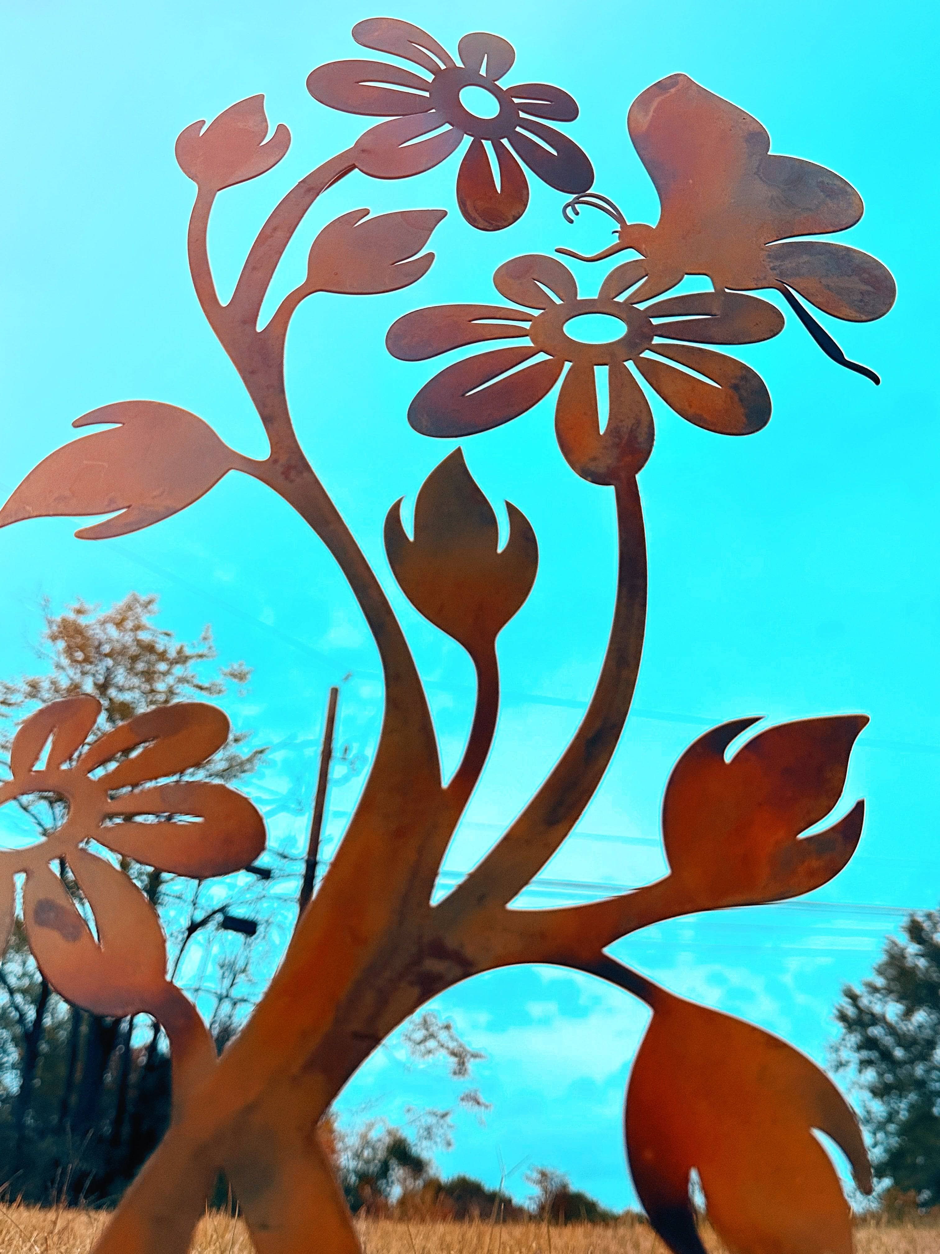 Beautiful Daisy Flamed Garden Stake - Decorative Outdoor Metal Flower Stake for Yard, Lawn, and Garden Decor - Perfect for Patio, Backyard, and Landscape Design