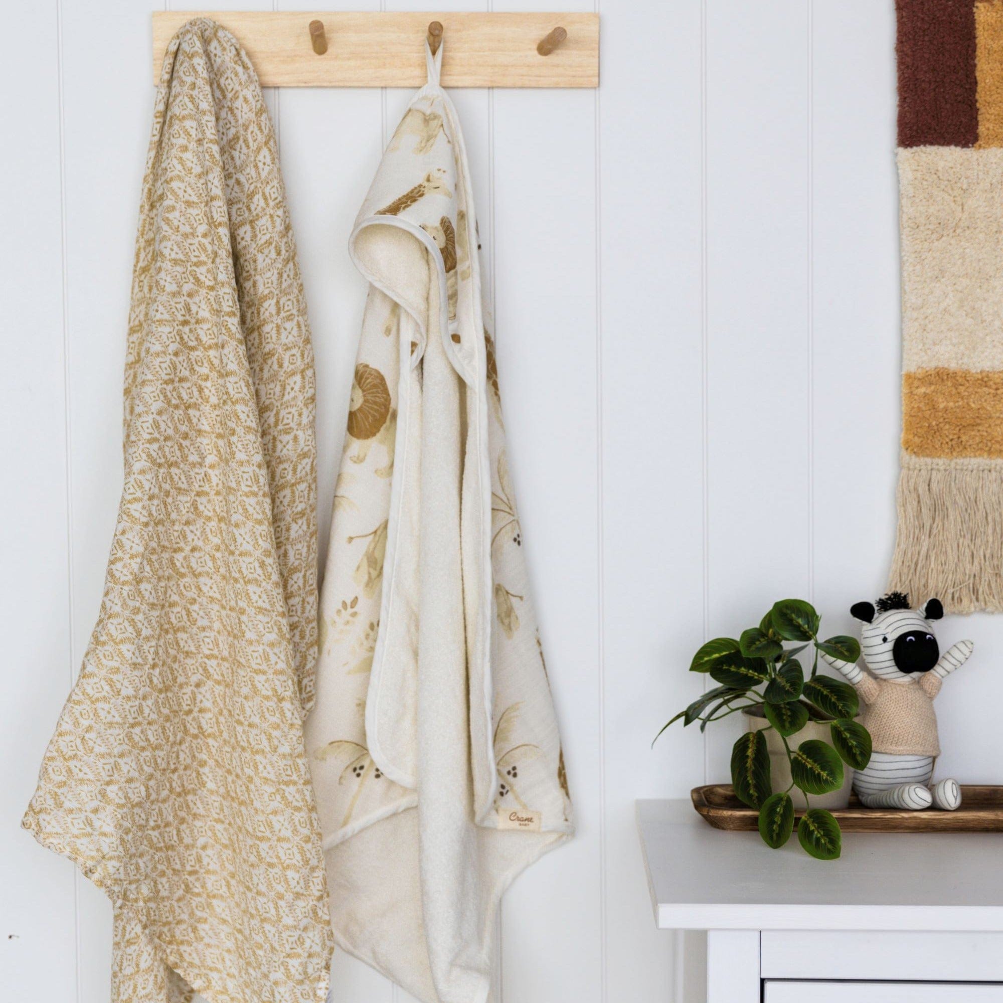 Baby Hooded Tower with Cute Safari Animal Print - Soft & Absorbent Infant Bath Towel for Newborns & Toddlers - Perfect for Bath Time, Swimming & Beach Outings