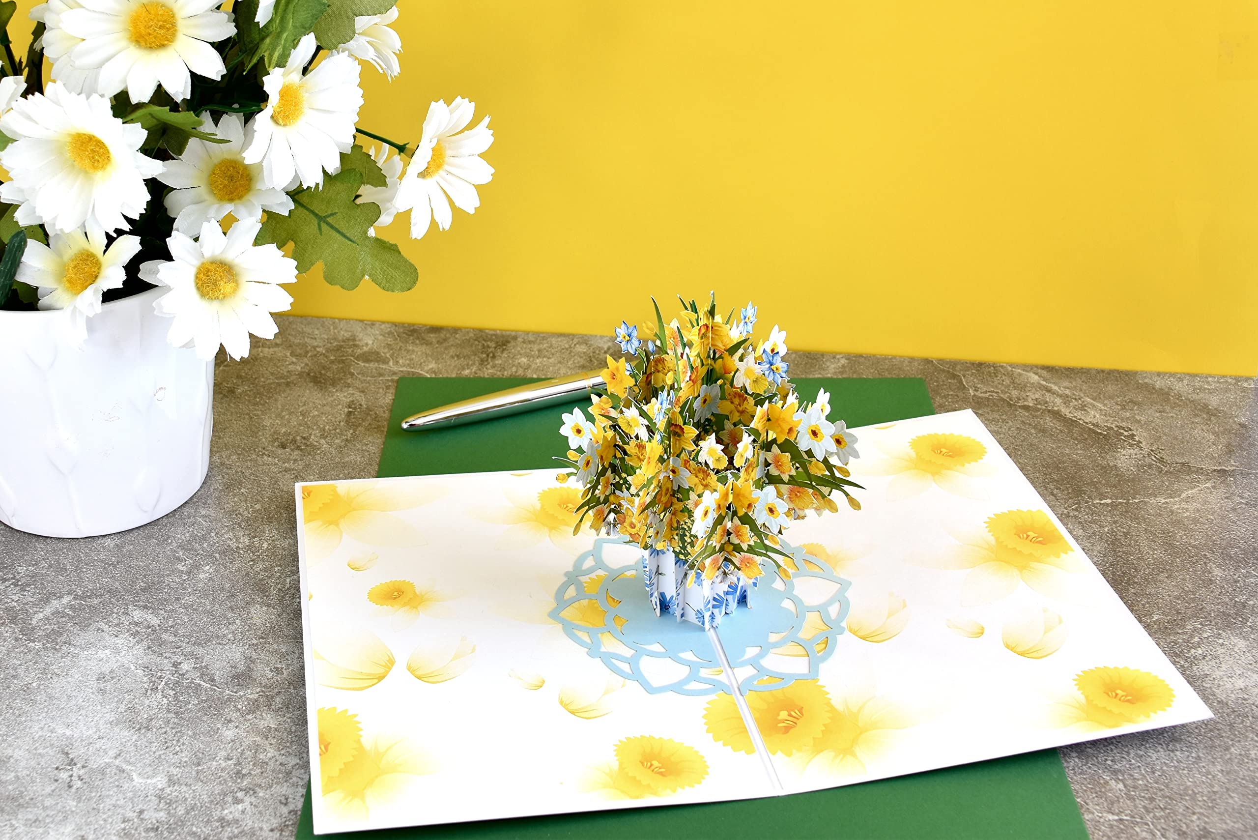 Beautiful Daffodil Flower Bouquet in Glass Vase - Elegant Pop Up Greeting Card for Birthday, Mother's Day, Spring Occasions | Perfect Gift for Loved Ones, Home Decor, and Special Celebrations