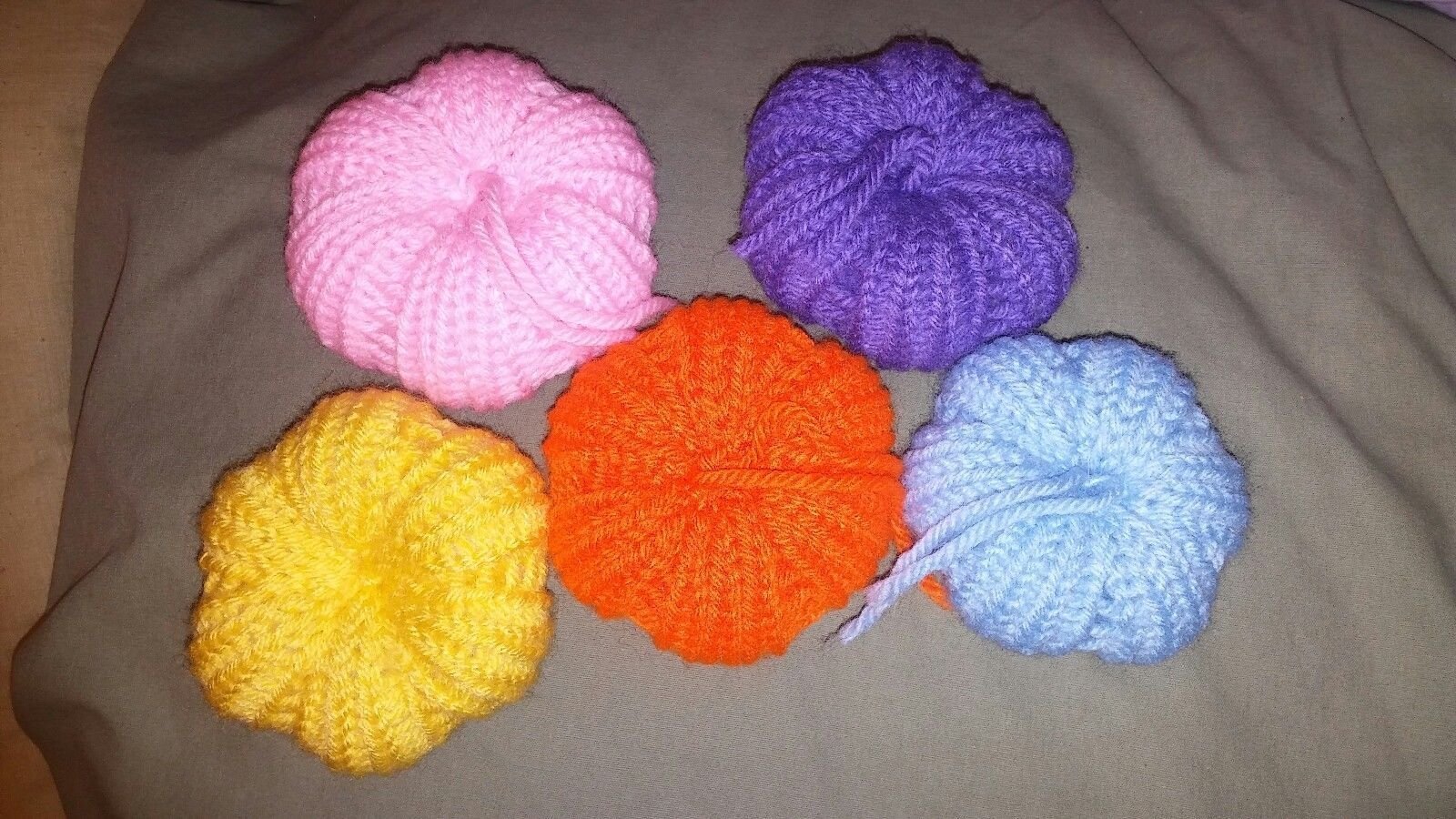 Elegant Knitted Puffy Flowers - Handmade Floral Decor for Home, Wedding, Party & Gift Ideas