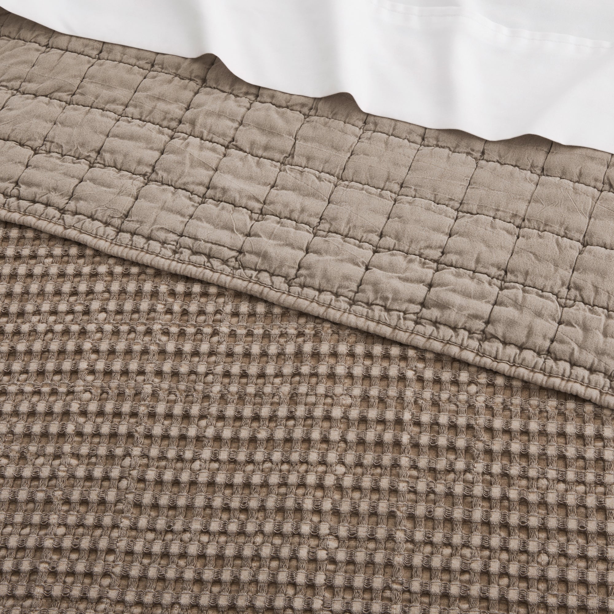 Luxury Mills Waffle Quilt Set - Ultra Soft Bedding Collection for Queen/King Size Beds - Perfect for Cozy Bedrooms, Guest Rooms & Hotel Stays
