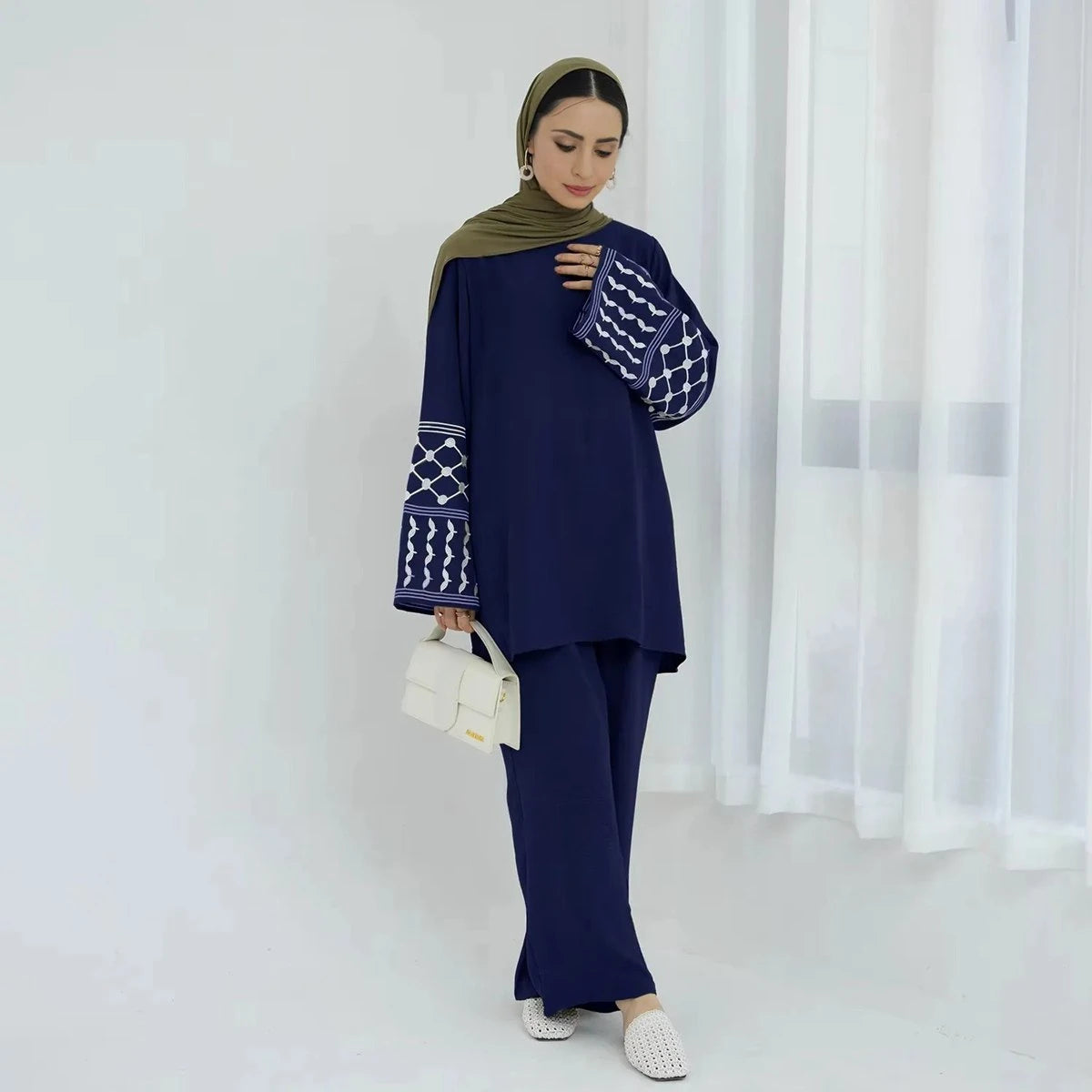 2-Piece Keffiyeh Embroidery Sleeve Wrinkle Pant Suit Set with Tops - Stylish Women's Outfit for Casual Wear, Office, and Special Occasions