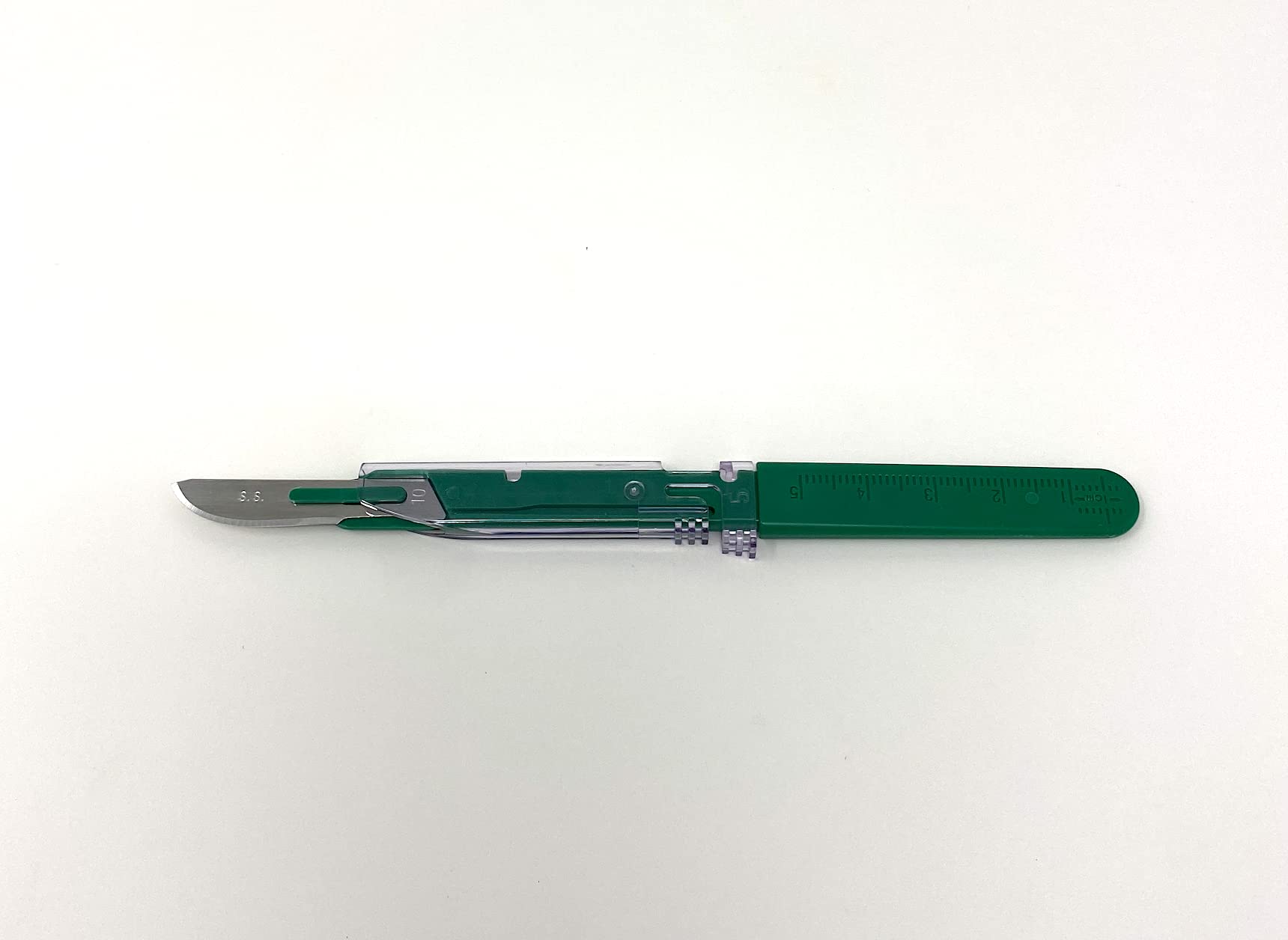 Sterile Disposable Safety Scalpels - Size 15 Stainless Steel Surgical Blades with Plastic Handle & Metric Line, Individually Foil Wrapped (500 Count Case) - Ideal for Medical Procedures, First Aid Kits & Veterinary Use