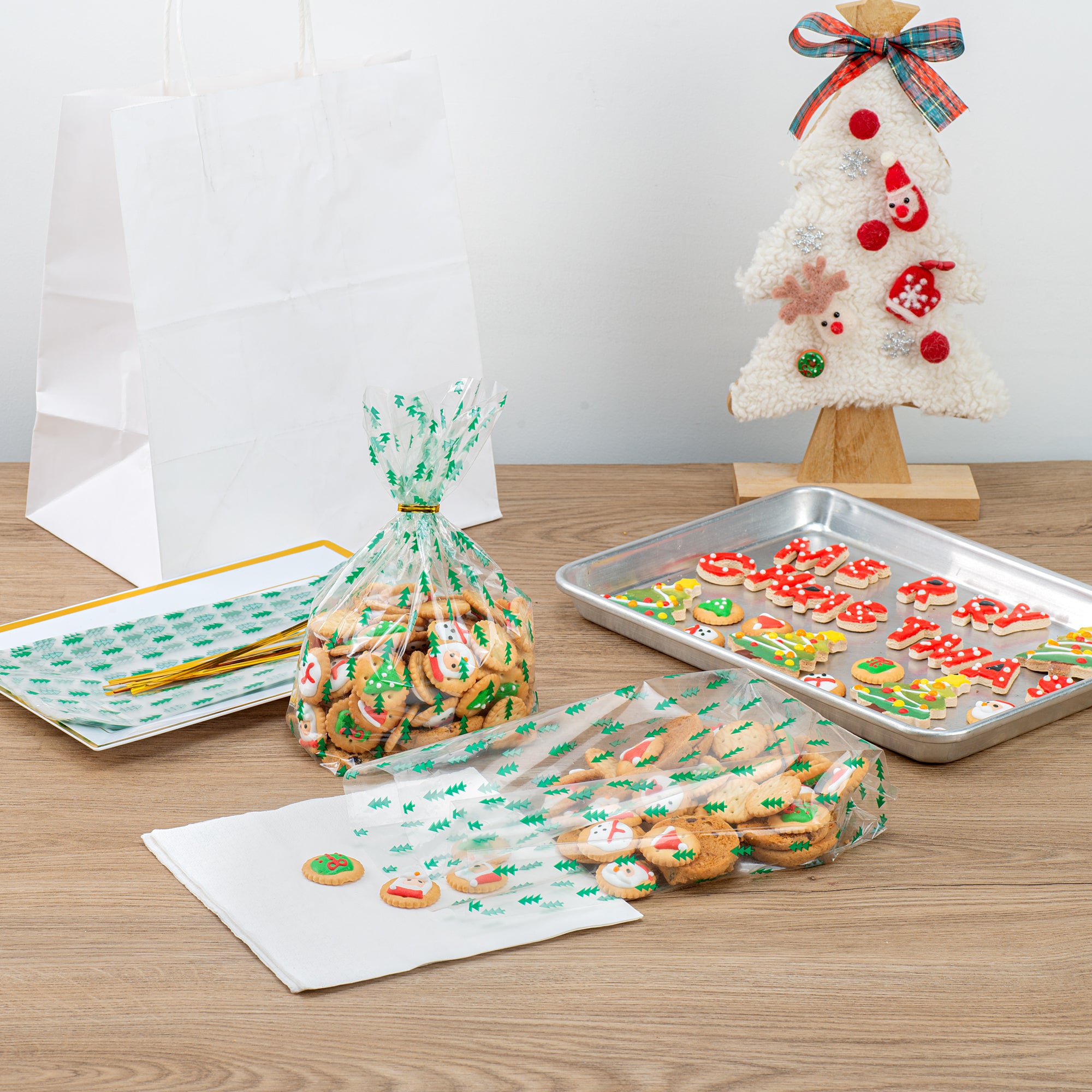 Plastic Candy Bags for Christmas Trees - 5 x 3 x 11 Inches Gusseted Treat Bags (4000 Count Bulk Box) - Perfect for Holiday Candy Packaging, Party Favors & Gift Wrapping