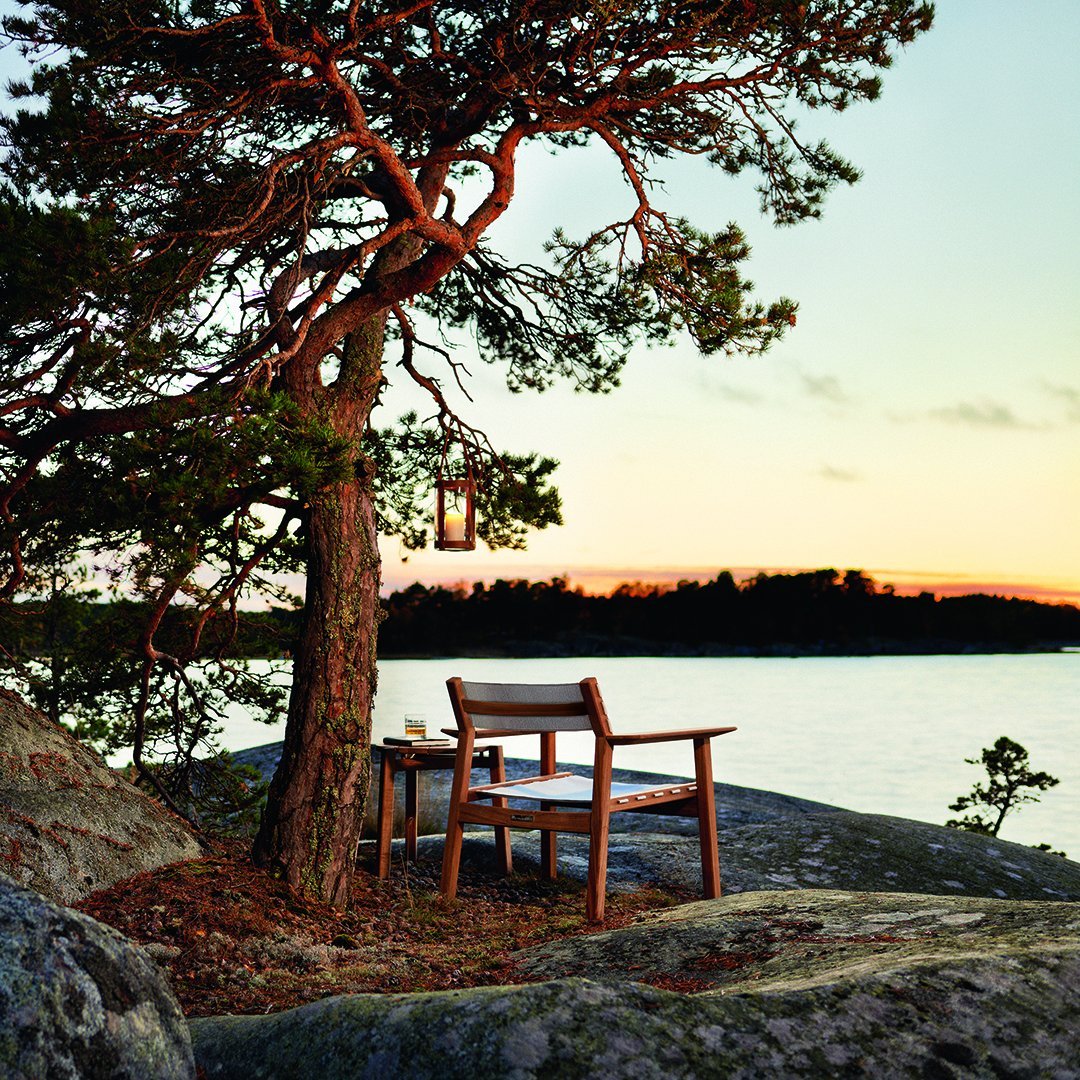 Djuro Modern Lounge Table - Stylish Coffee Table for Living Room, Office & Outdoor Use - Perfect for Relaxing & Entertaining