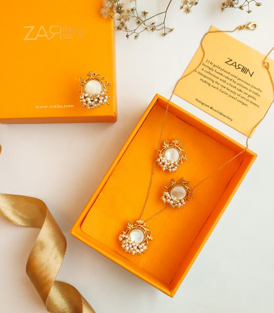 Premium Glowing White Gift Box for Jewelry, Watches & Luxury Gifts - Elegant Present Packaging for Birthdays, Anniversaries & Special Occasions