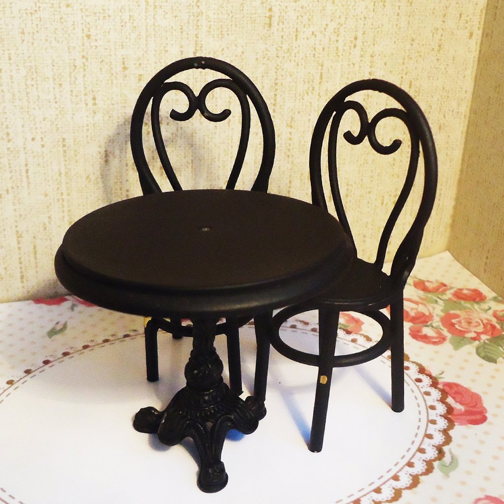1:12 Scale Miniature Dollhouse Dining Table & Chairs Set - Realistic Wooden Furniture for Dollhouse Decor, DIY Crafts & Collectibles - Perfect for Miniature Enthusiasts, Model Train Scenes & Dollhouse Displays