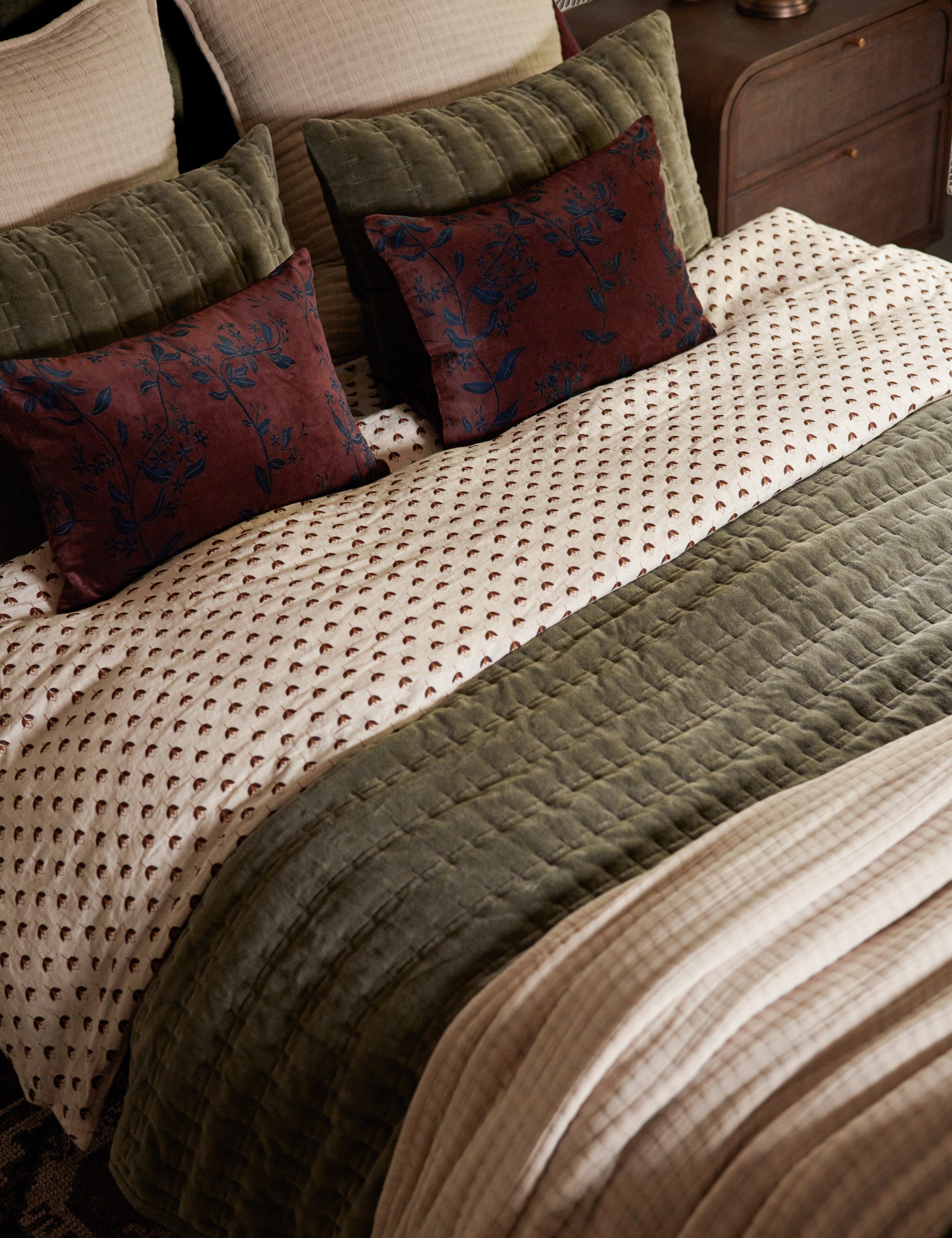 Luxury Anderson Velvet Quilted Sham - Soft & Elegant Bed Pillow Cover for Queen/King Size - Perfect for Master Bedroom, Guest Room & Hotel Decor