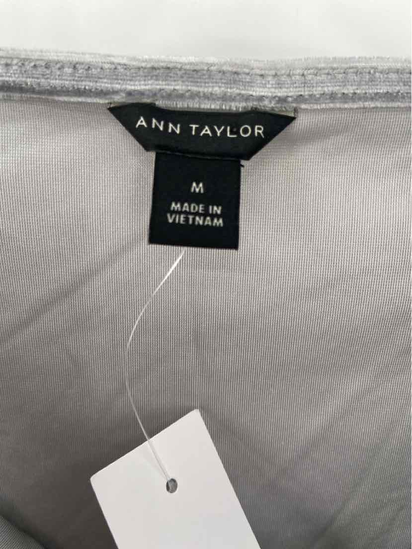 Pre-Owned Ann Taylor Gray Blouse Size Medium - Perfect for Office Wear & Casual Outfits