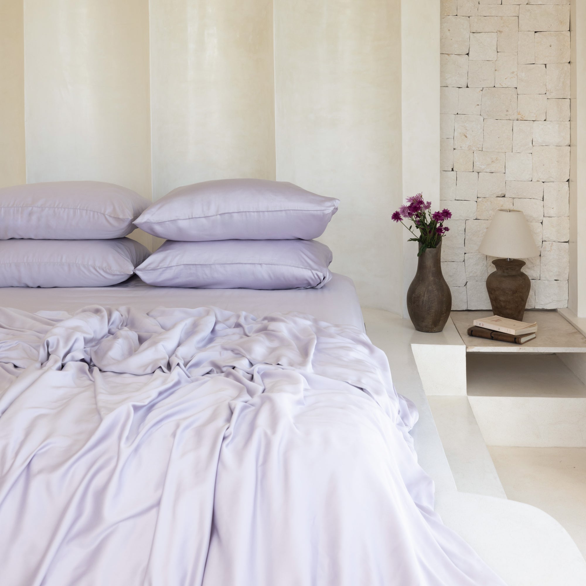Organic Bamboo Sateen Bed Sheet Set - Soft & Breathable Luxury Sheets for Bedroom - Queen Size 4-Piece Set (Fitted Sheet, Flat Sheet, 2 Pillowcases) - Perfect for Hot Sleepers & Eco-Friendly Homes