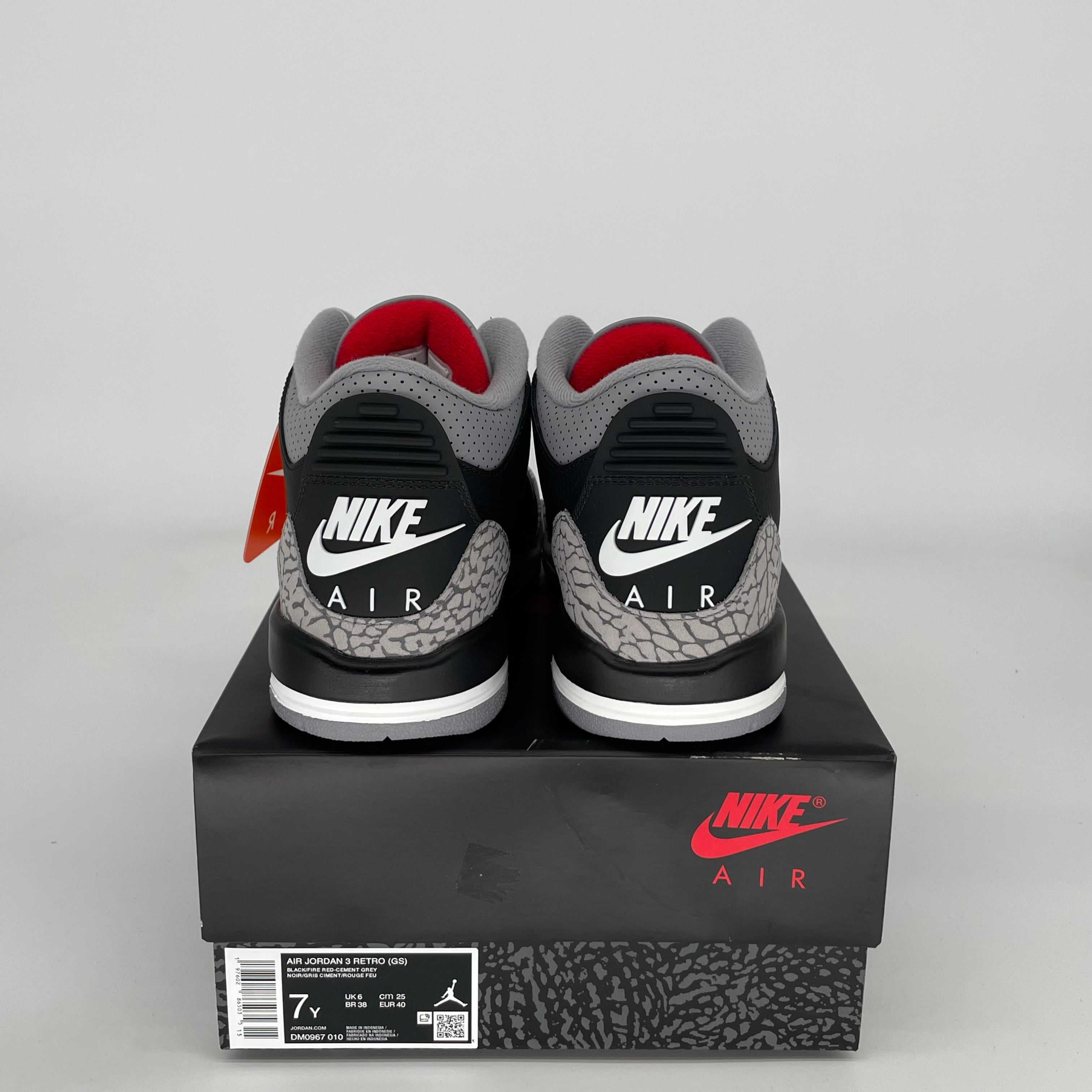 Original Air Jordan 3 Retro 'Black Cement' Sneakers - Size 7Y (DM0967-010) | Men's Basketball Shoes for Streetwear & Casual Style