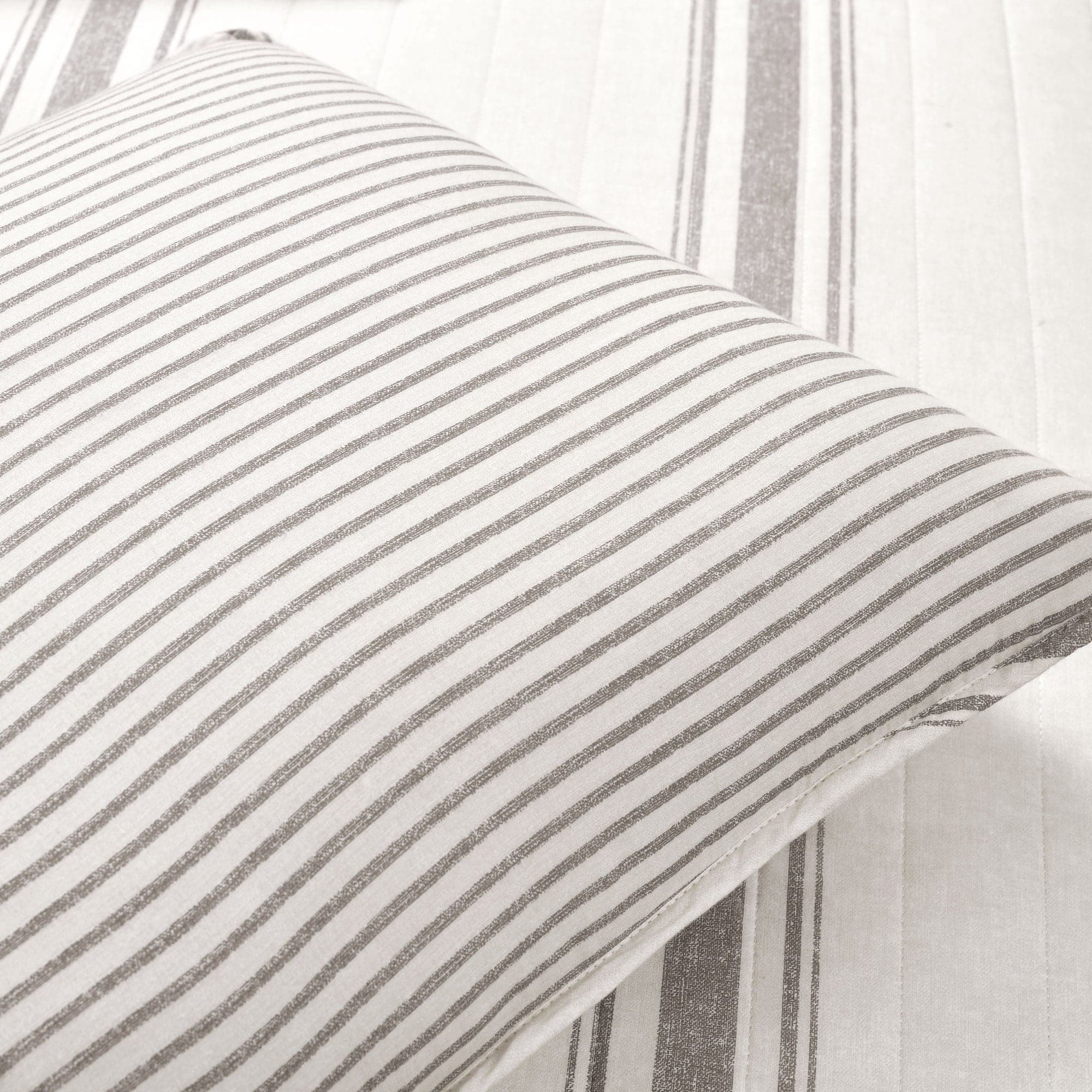 Farmhouse Stripe Reversible Cotton Quilt Set - King Size, Soft & Breathable Bedding for All Seasons - Perfect for Cozy Bedrooms, Guest Rooms & Vacation Homes