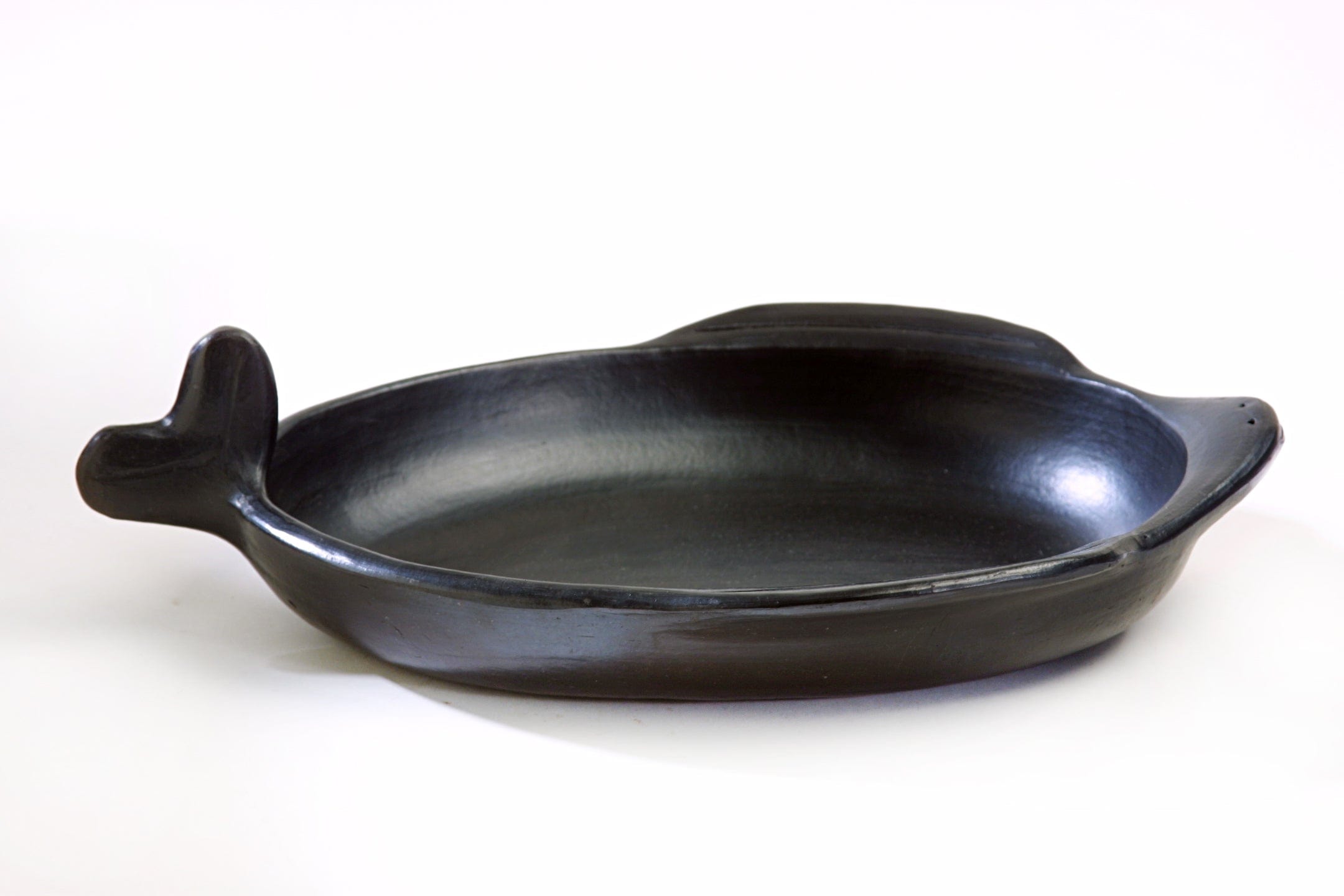 Authentic Chamba Fish Baker – Natural Black Clay Platter for Baking & Serving Fish | Stovetop & Oven Safe | Handmade in Colombia | Perfect for Family Dinners & Outdoor BBQs