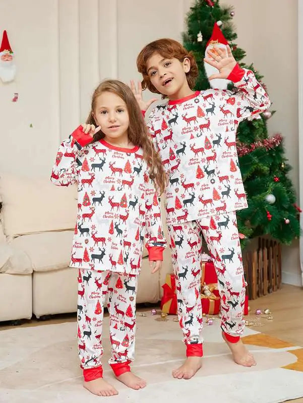 Christmas Matching Family Pajamas Sets with Printed Reindeer - Cozy Holiday Sleepwear for Family Gatherings & Festive Photos