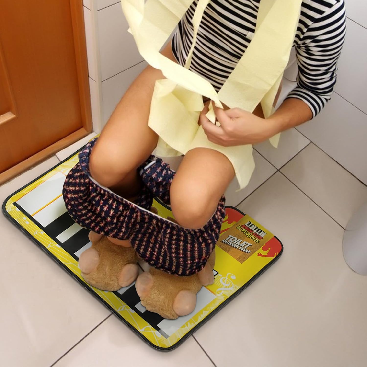 Funny Toilet Piano Sound Rug - Creative Bathroom Novelty Mat with Music for Toe Tapping - Great Gag Gift for All Ages - Perfect for Prank Gifts, Bathroom Decor & Family Entertainment
