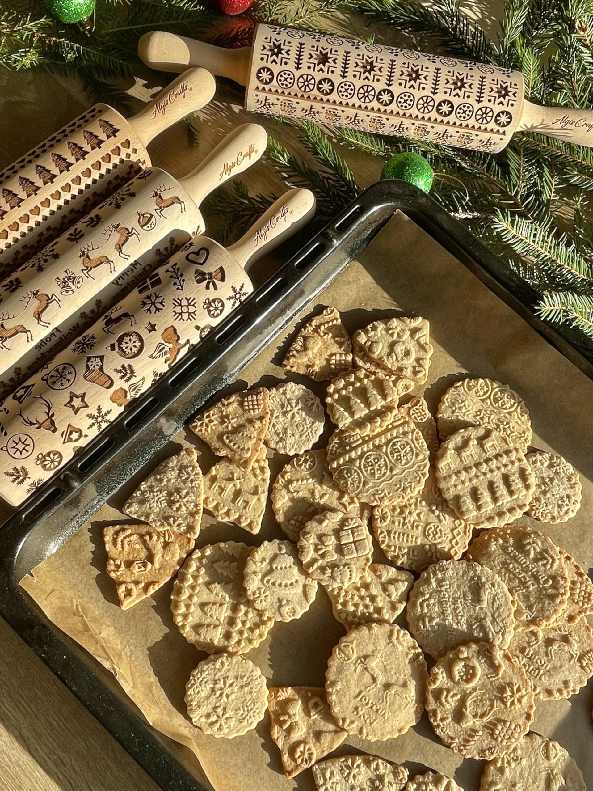 Christmas Rolling Pin for Gingerbread Cookies - Embossed Dough Roller with Merry Christmas Design - Perfect for Holiday Baking, DIY Cookies & Festive Gifts