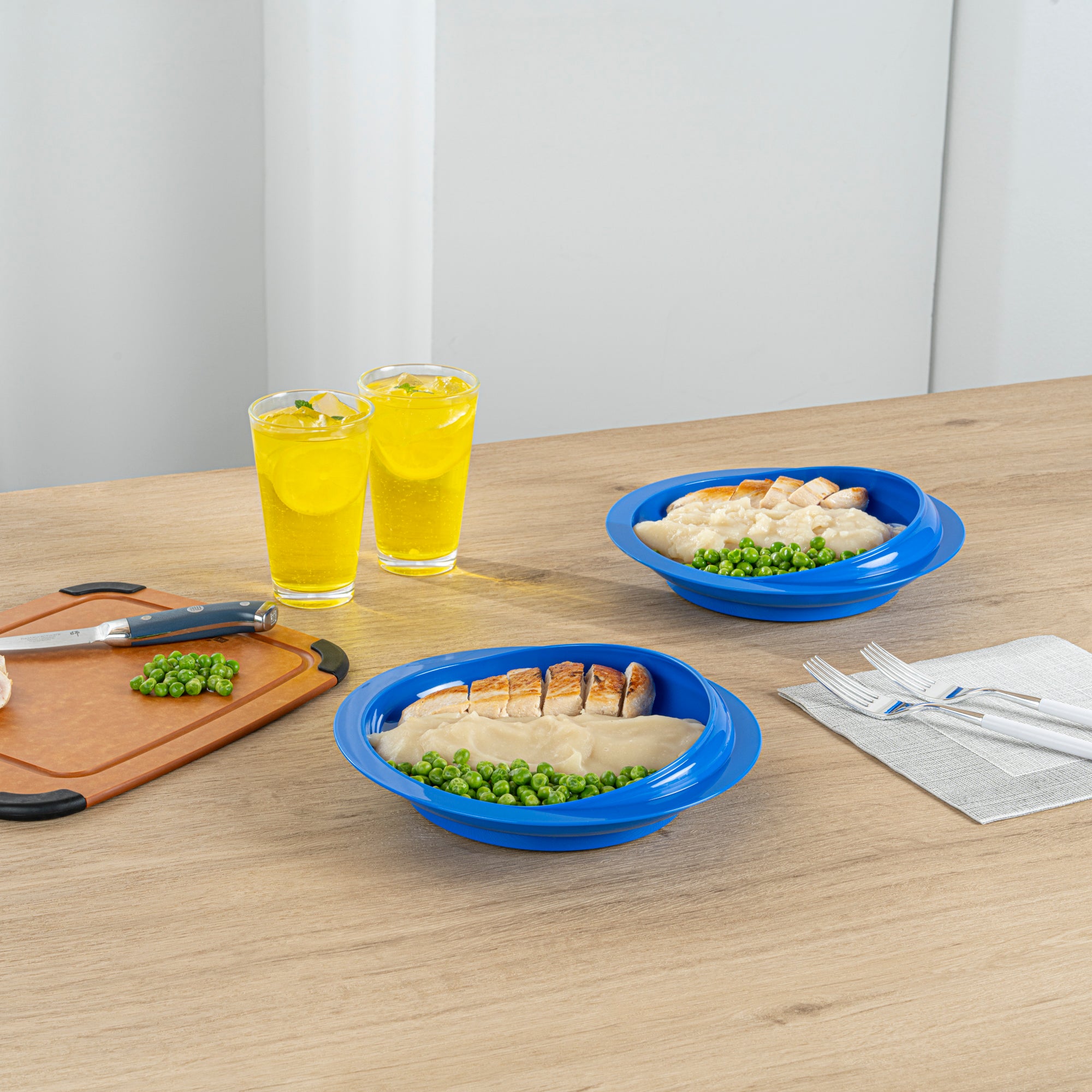 Adapt Tek Round Blue Plastic Scoop Plate - Spillproof Design with Strong Suction Base - 9