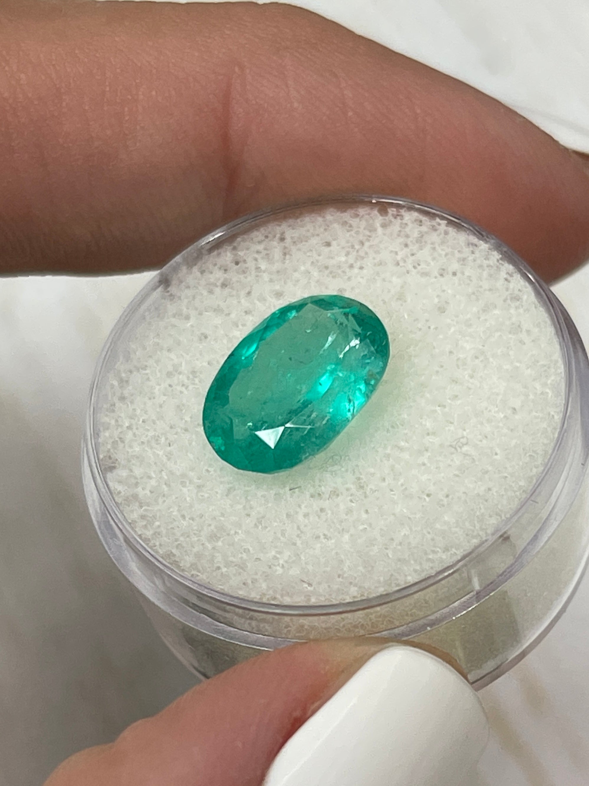 3.85 Carat Deep Bluish Green Natural Loose Colombian Emerald Oval Cut Gemstone for Jewelry Making, Engagement Rings & Luxury Gifts