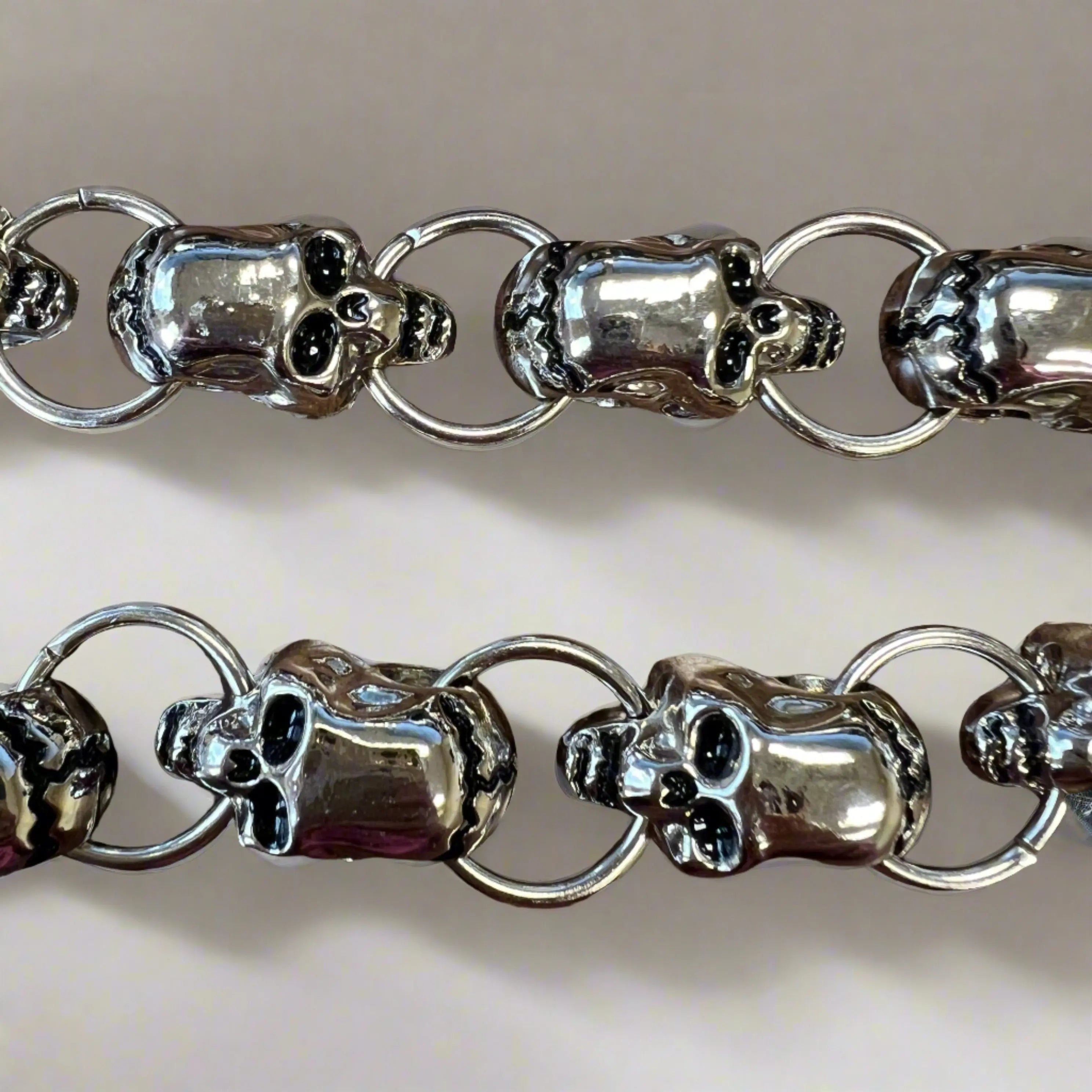 Men's Stylish Biker Chain Necklace - Heavy Duty Stainless Steel Punk Rock Jewelry for Motorcycle Enthusiasts - Perfect for Biker Gangs, Concerts & Edgy Fashion
