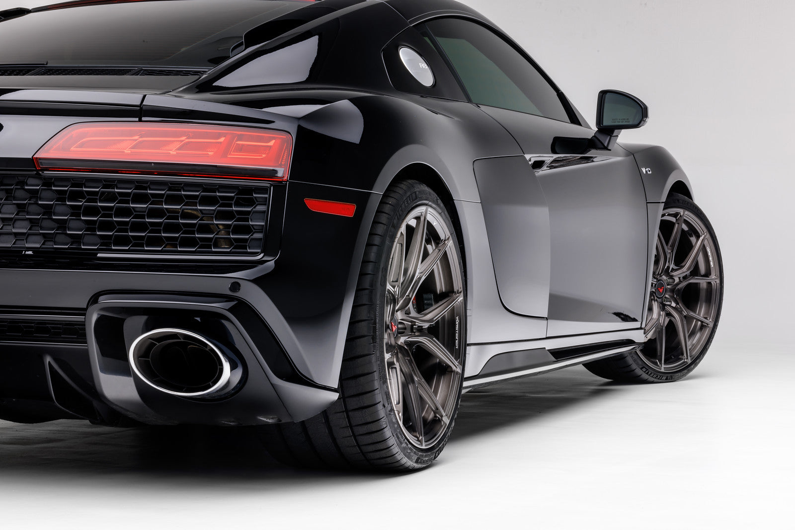 Audi R8 20 VPX 101 Liquid Smoke - High Performance Car Accessory for Racing & Car Enthusiasts - Perfect for Track Days & Auto Shows