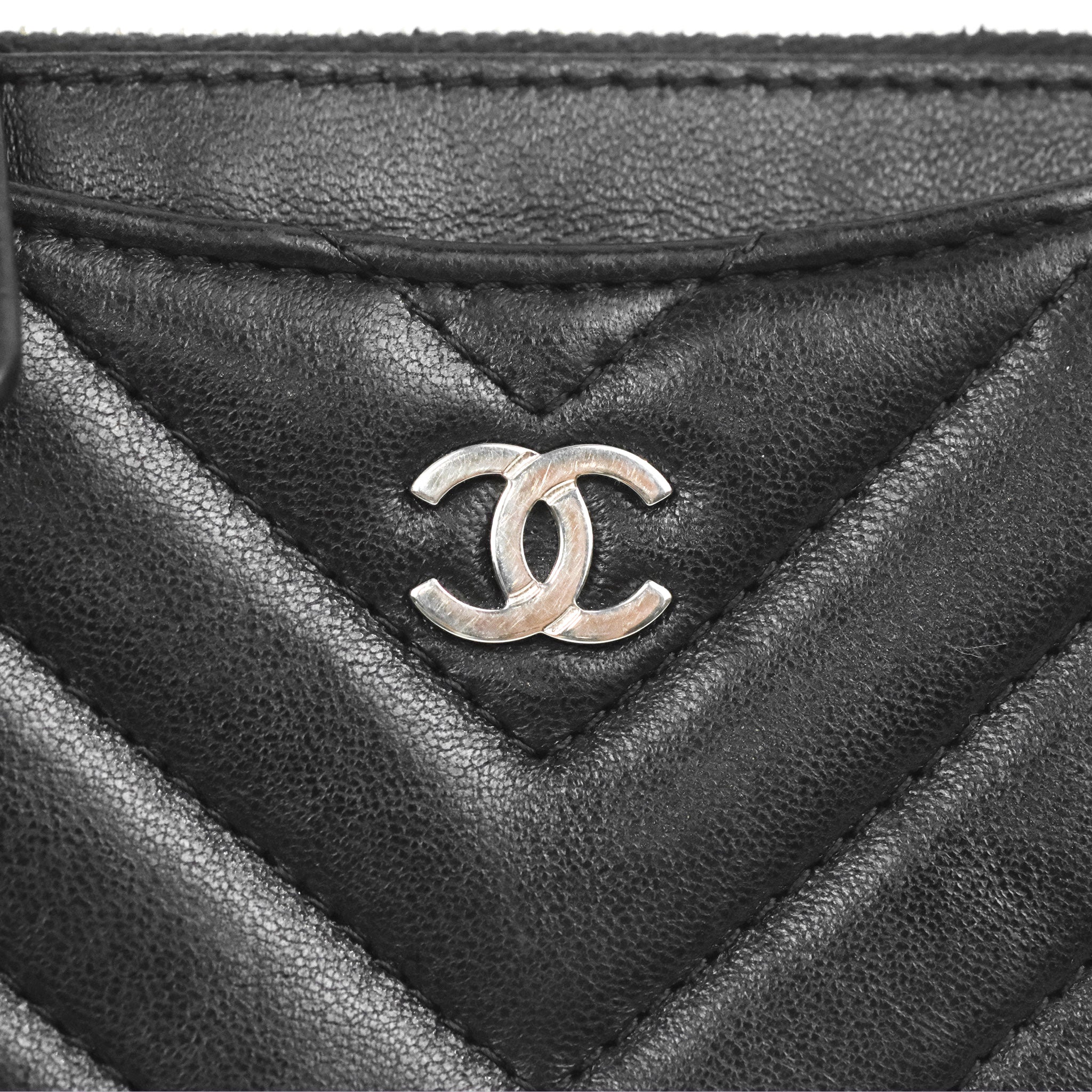 Chanel Chevron CC Zipped Card Holder in Black Lambskin with Silver Hardware - Luxury Compact Wallet for Everyday Use & Travel Essentials