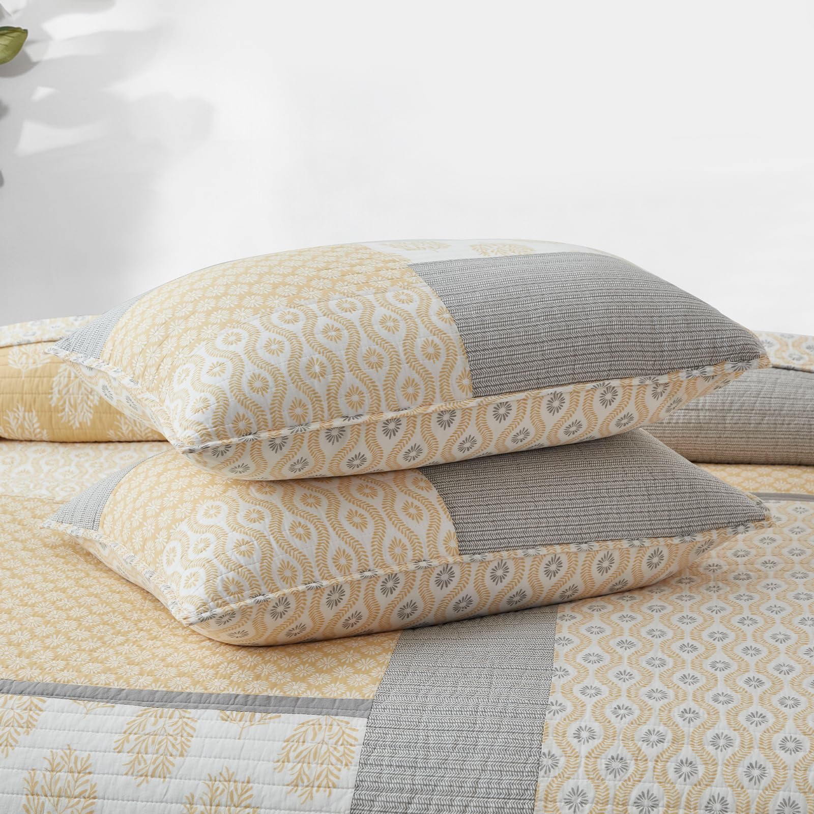 Finlonte Twin Quilt Set - 100% Cotton Reversible Farmhouse Bedspread in Yellow & Grey | Lightweight Patchwork Comforter for Twin Beds (2-Piece Set) | Perfect for Guest Rooms, Dormitories & Cozy Farmhouse Bedrooms