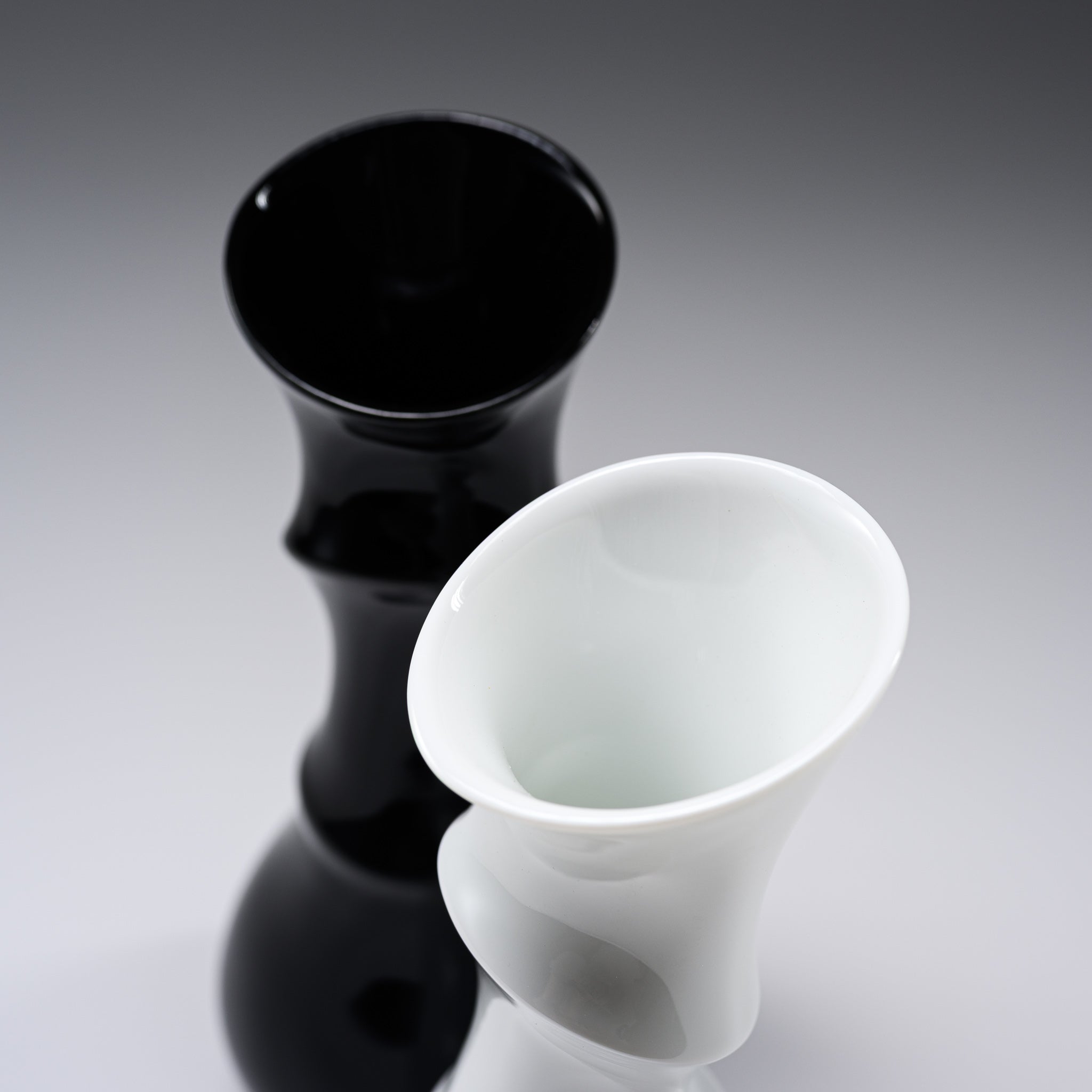 Modern White Porcelain Chiku Bamboo Vase - Elegant Japanese Futafushi Style Home Decor for Living Room, Dining Table & Wedding Centerpieces